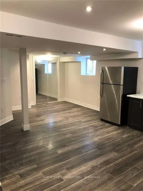 110 Turquoise Crescent, #Lower