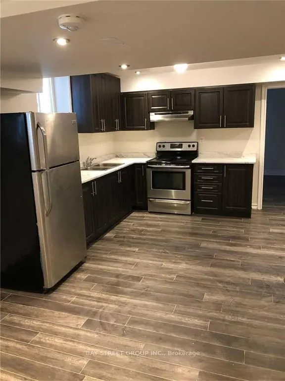 110 Turquoise Crescent, #Lower