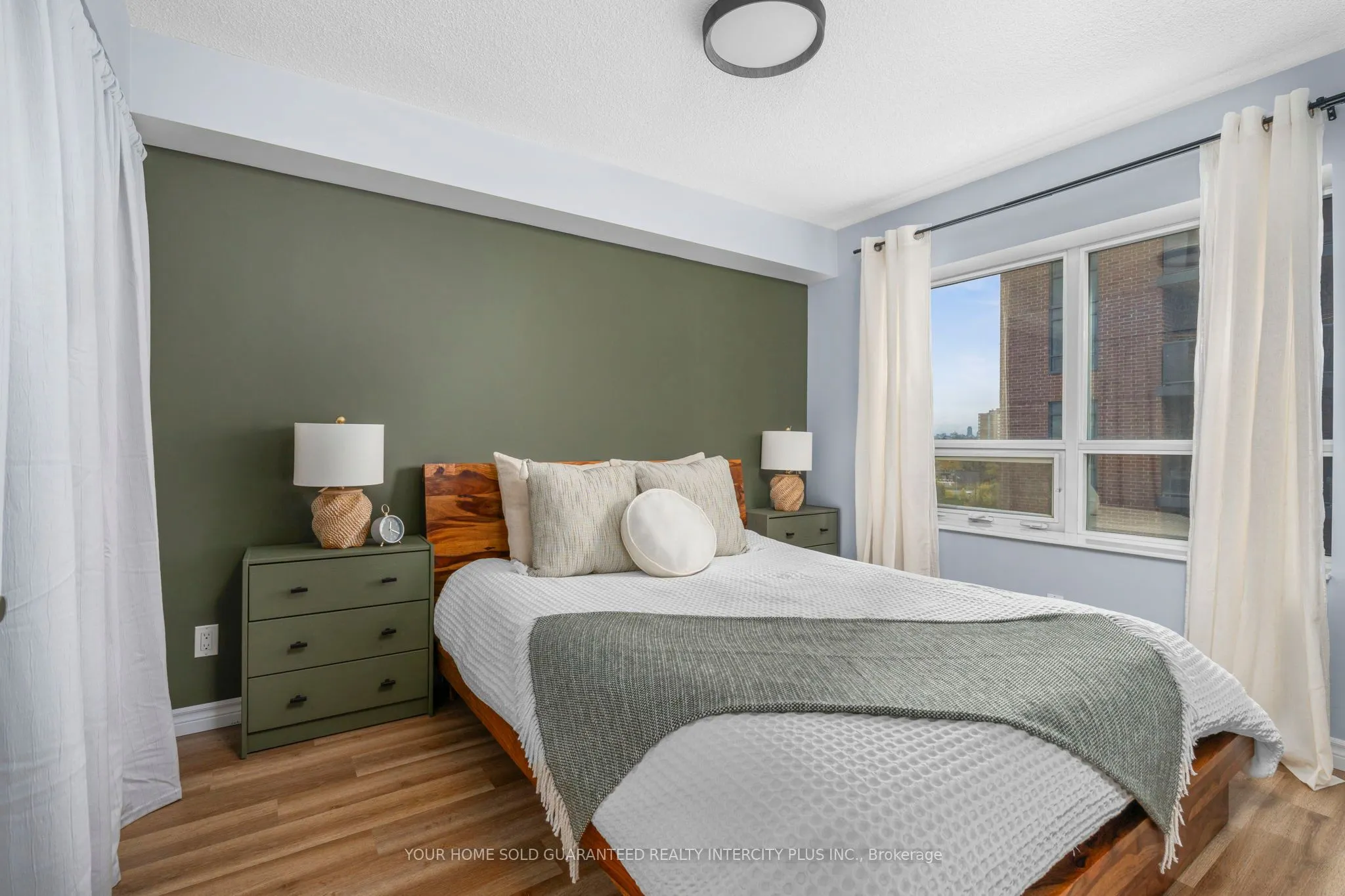 60 Heintzman Street, #934