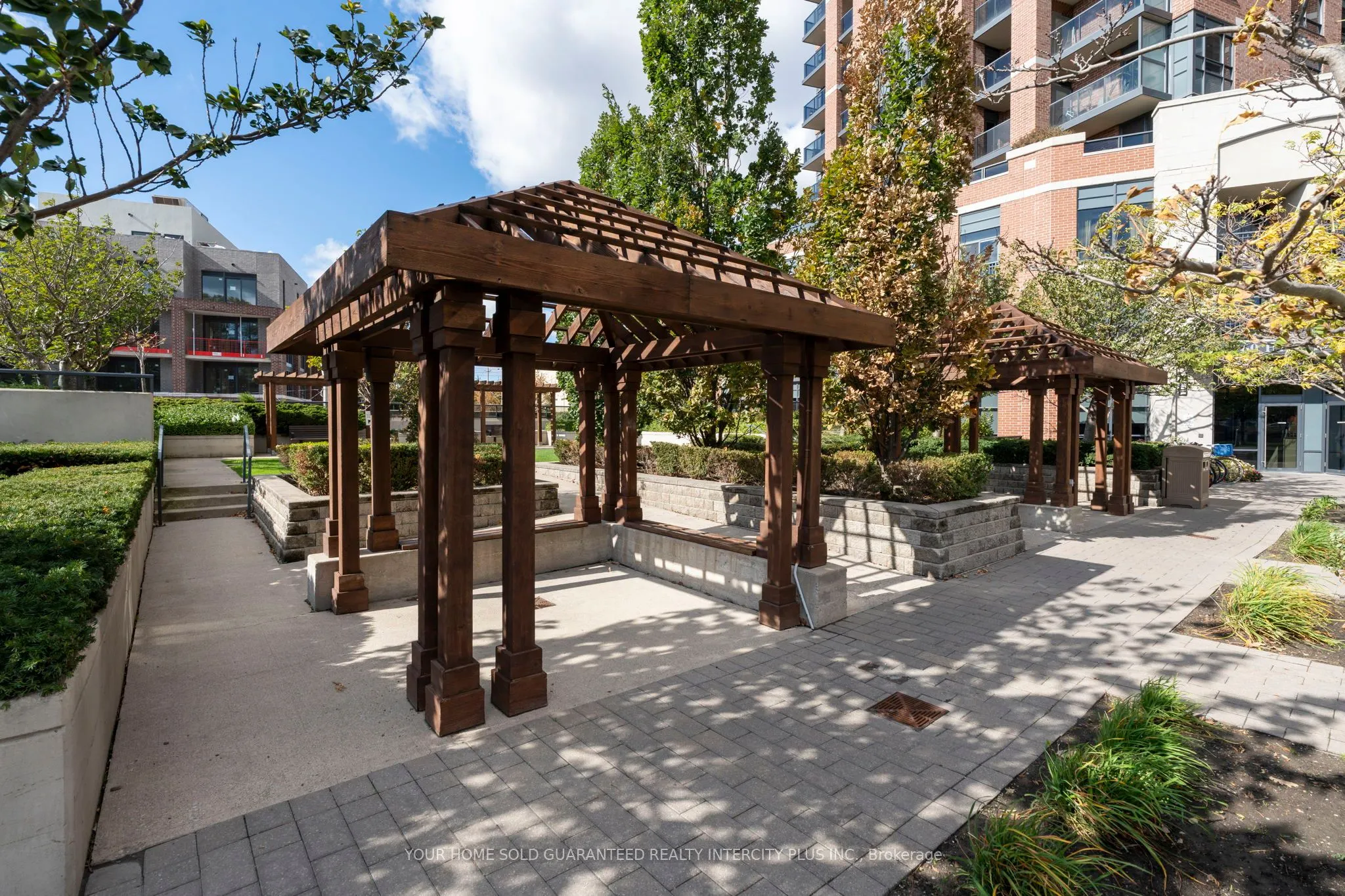 60 Heintzman Street, #934