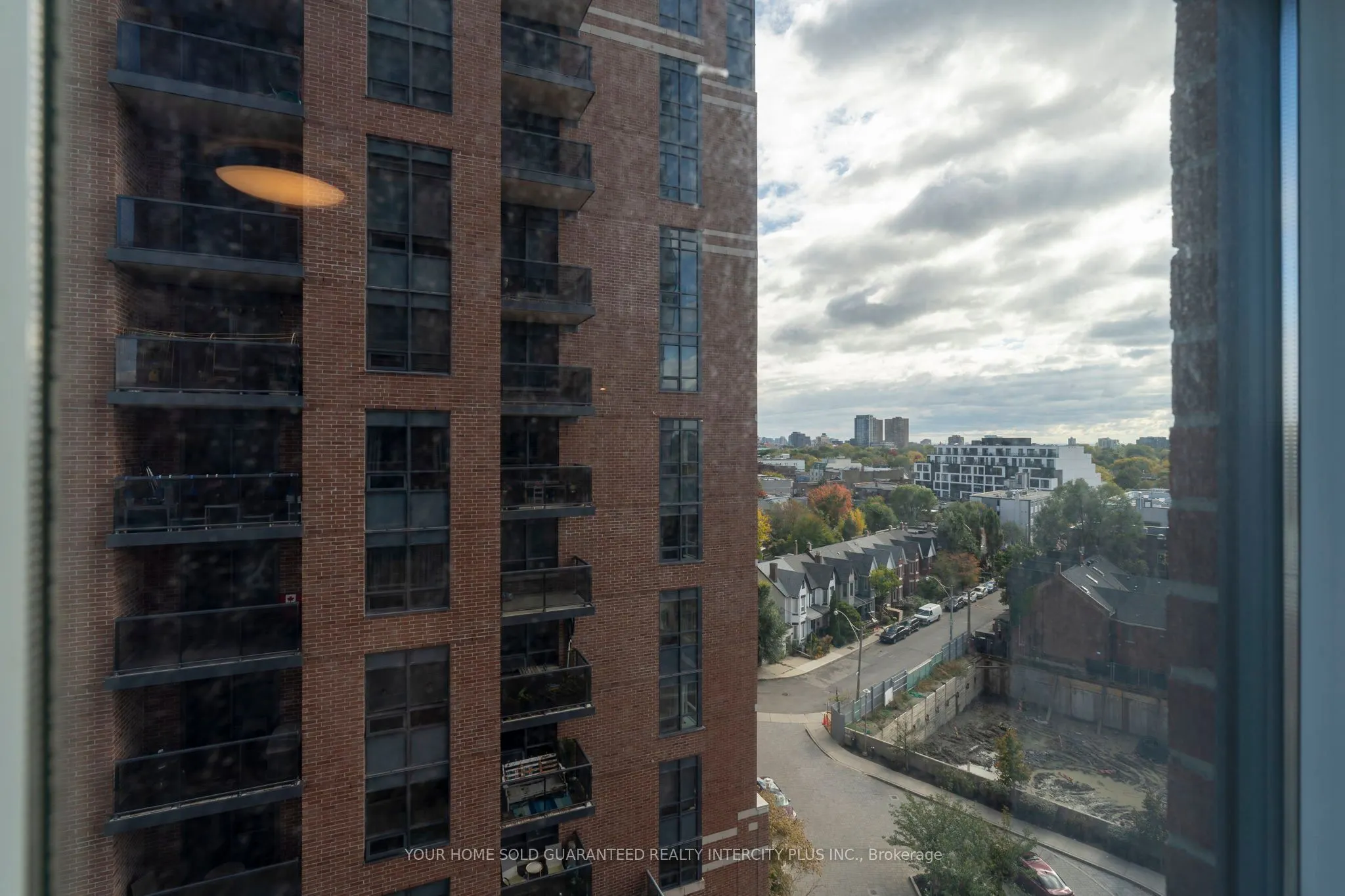 60 Heintzman Street, #934