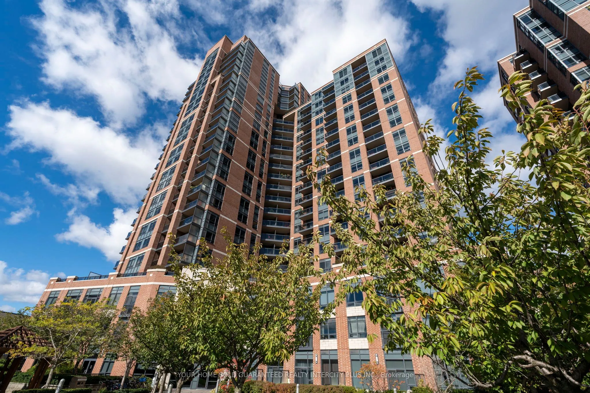 60 Heintzman Street, #934