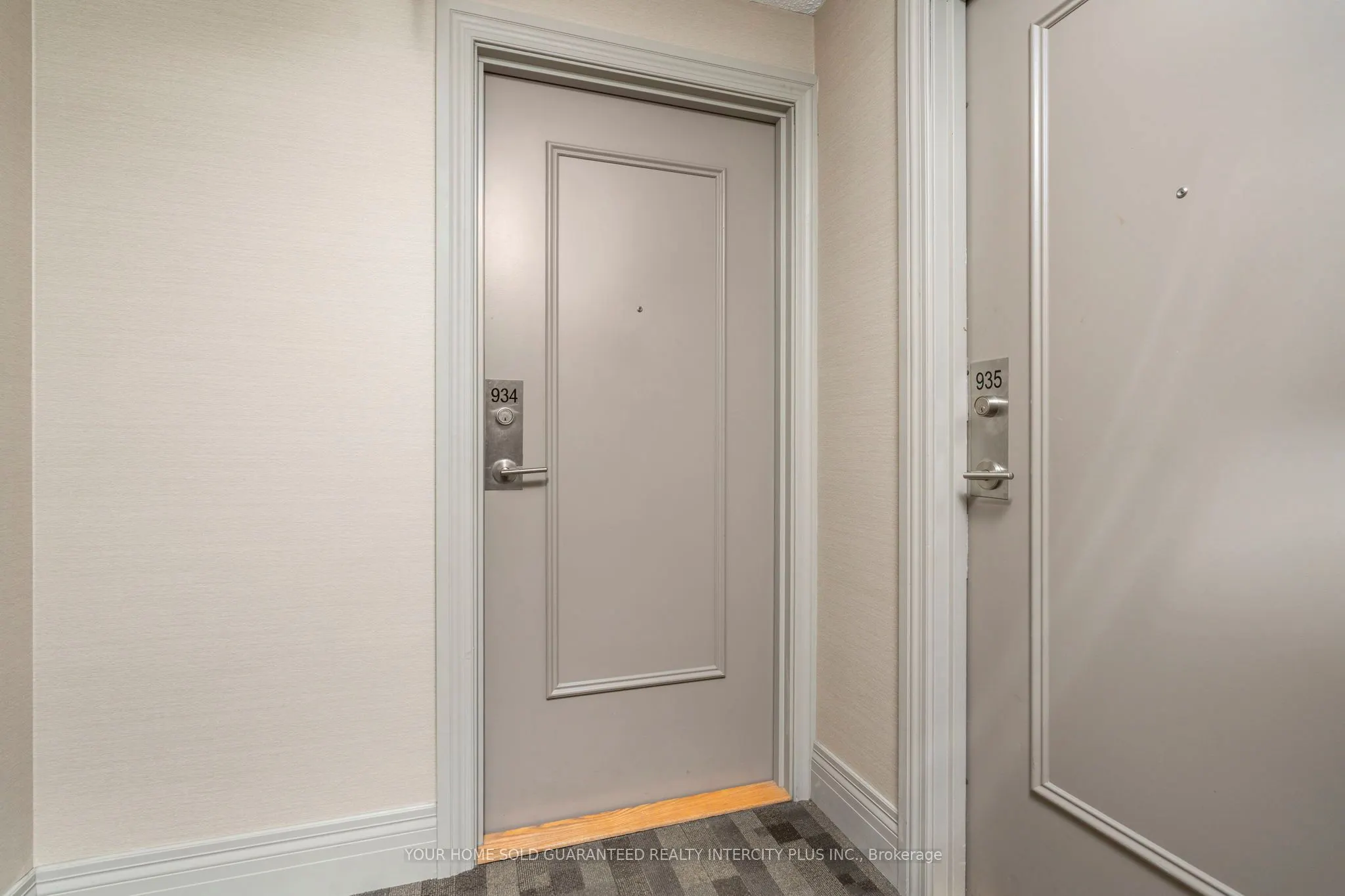 60 Heintzman Street, #934