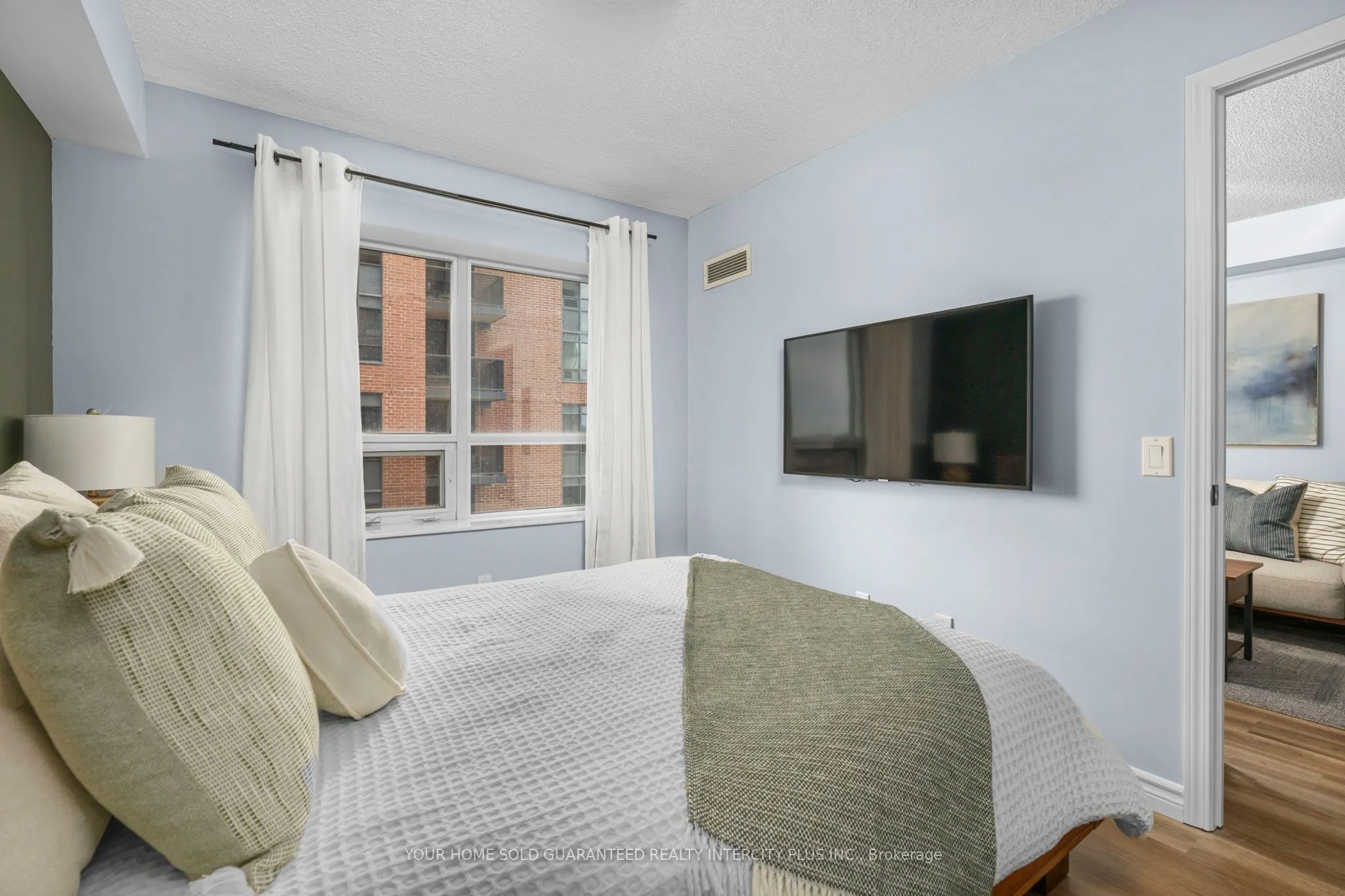 60 Heintzman Street, #934