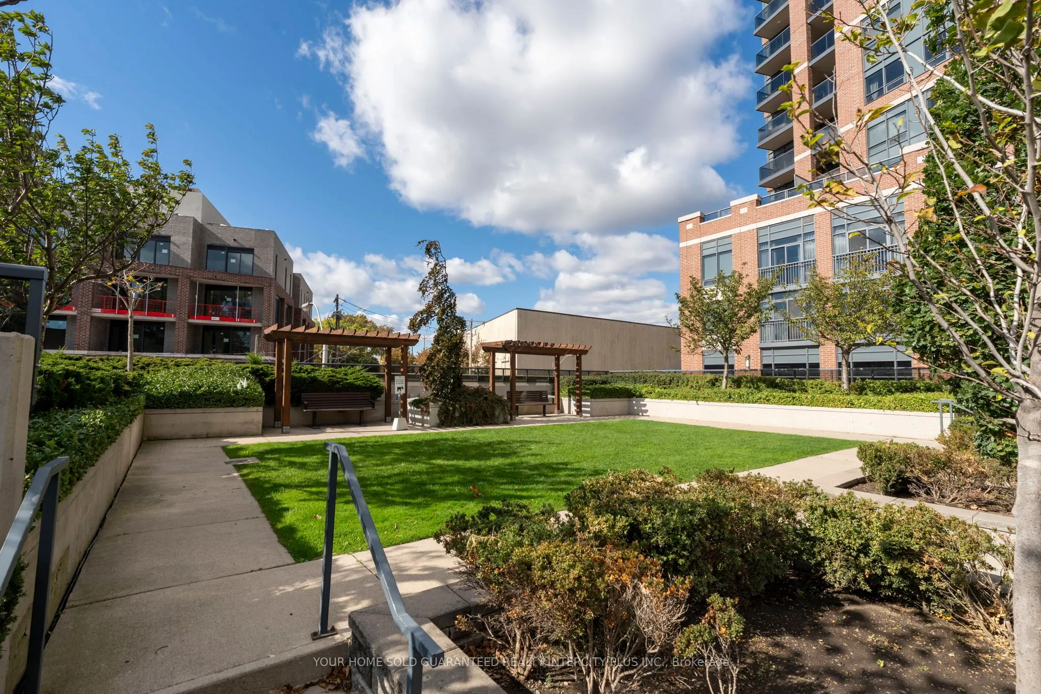 60 Heintzman Street, #934