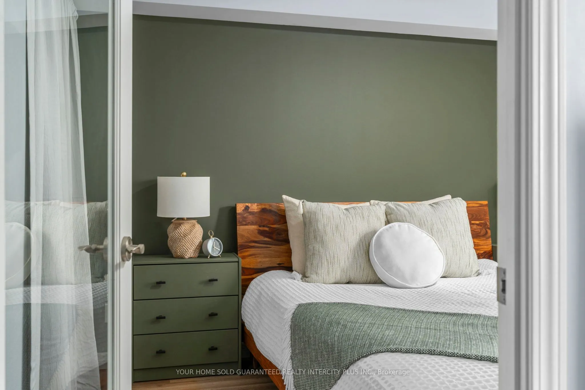 60 Heintzman Street, #934