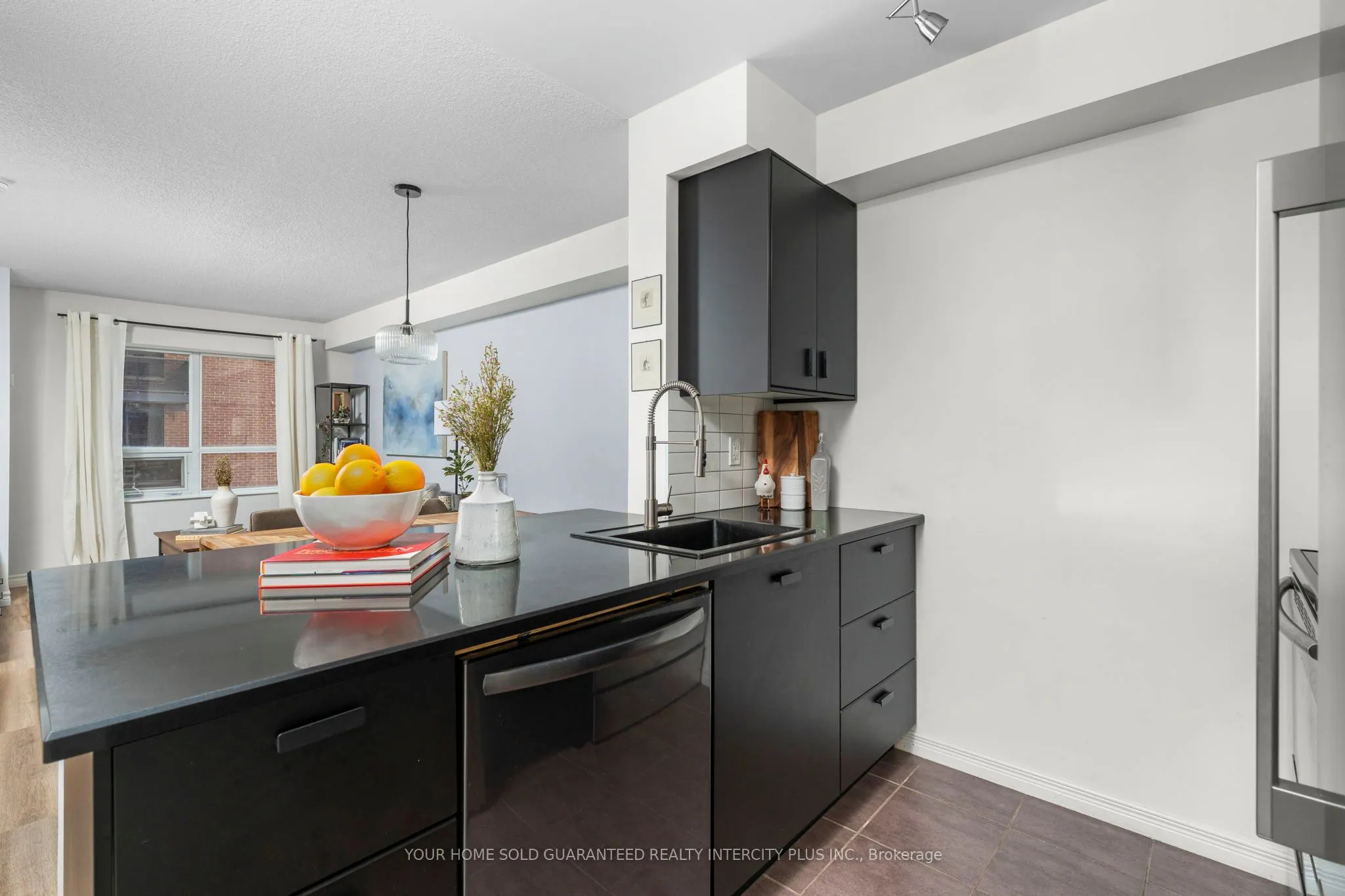 60 Heintzman Street, #934