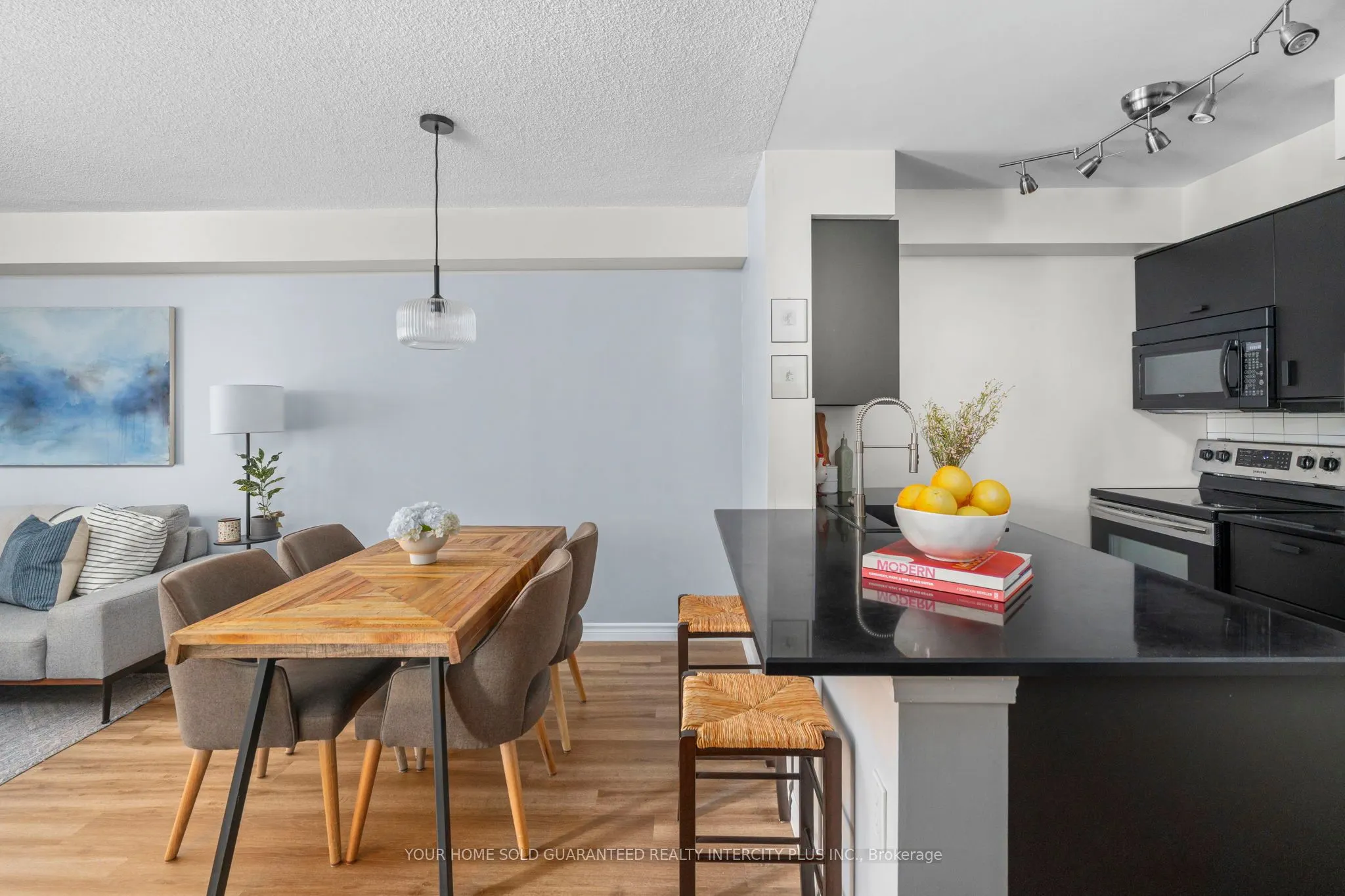 60 Heintzman Street, #934