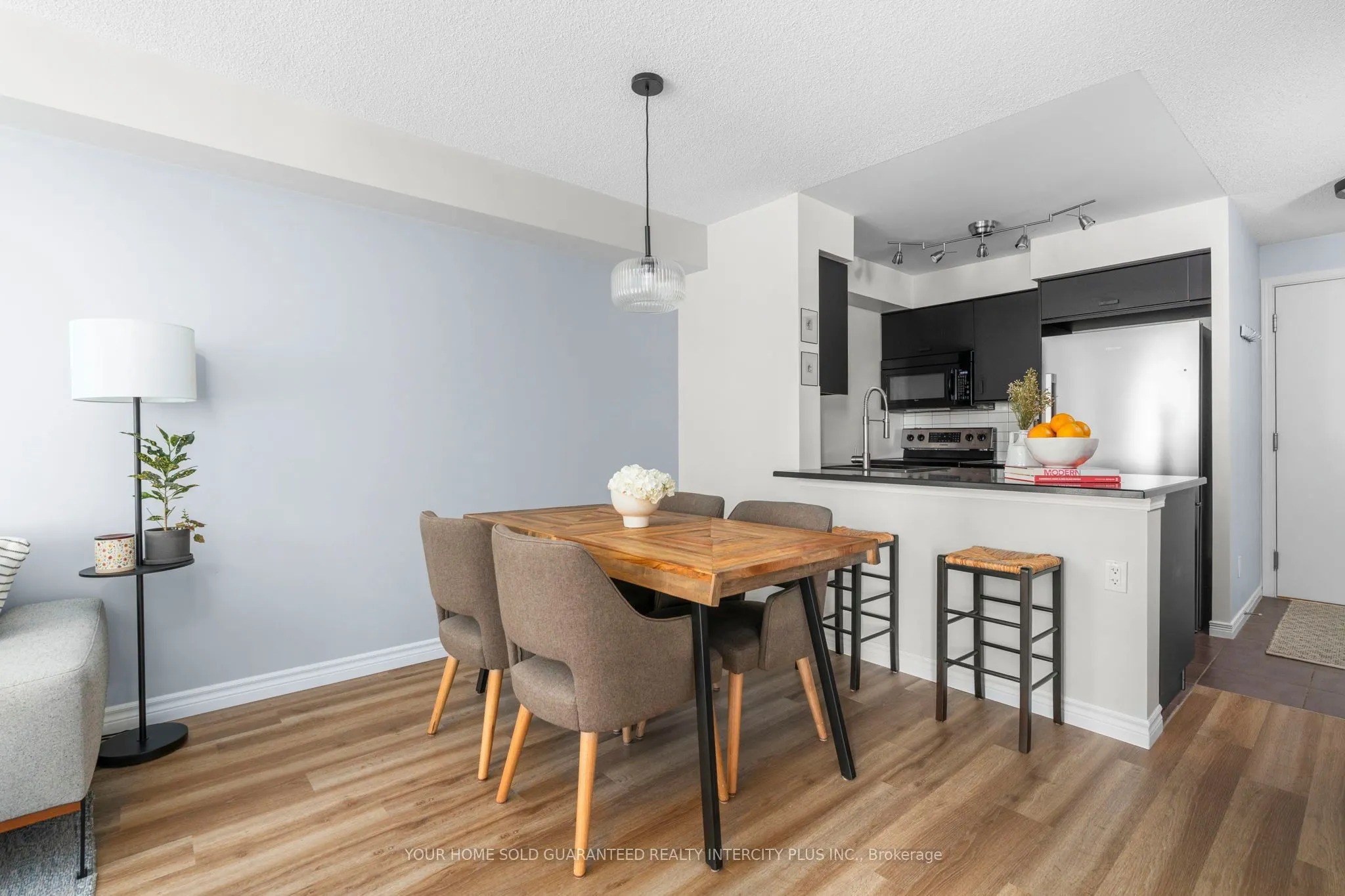 60 Heintzman Street, #934