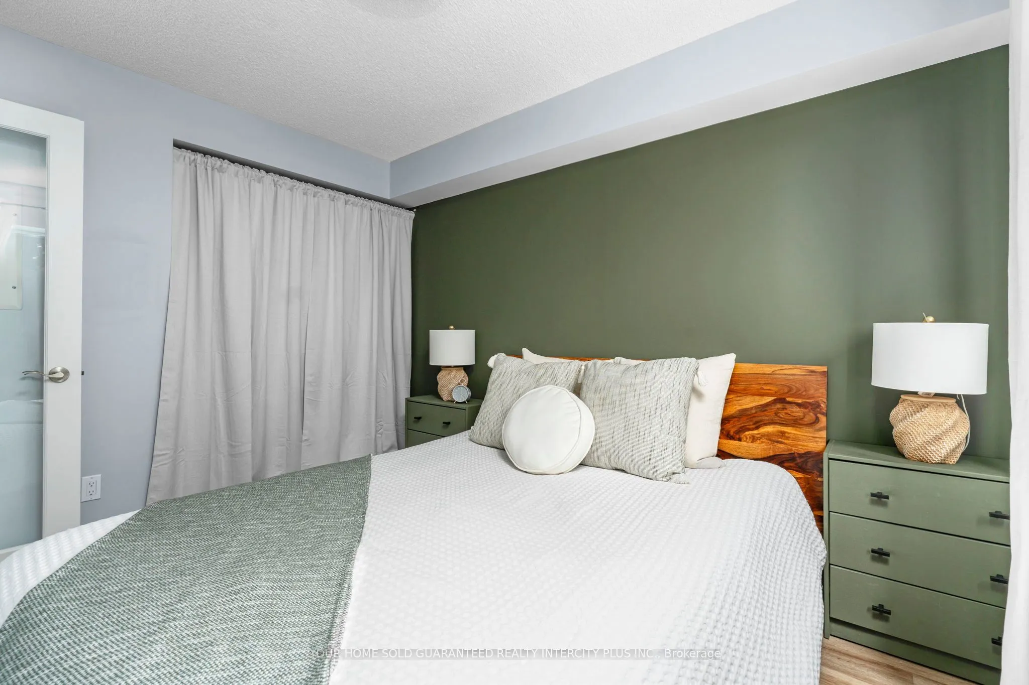 60 Heintzman Street, #934