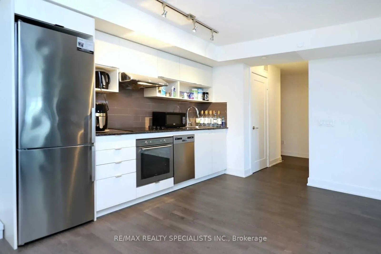 7 Mabelle Avenue, #506