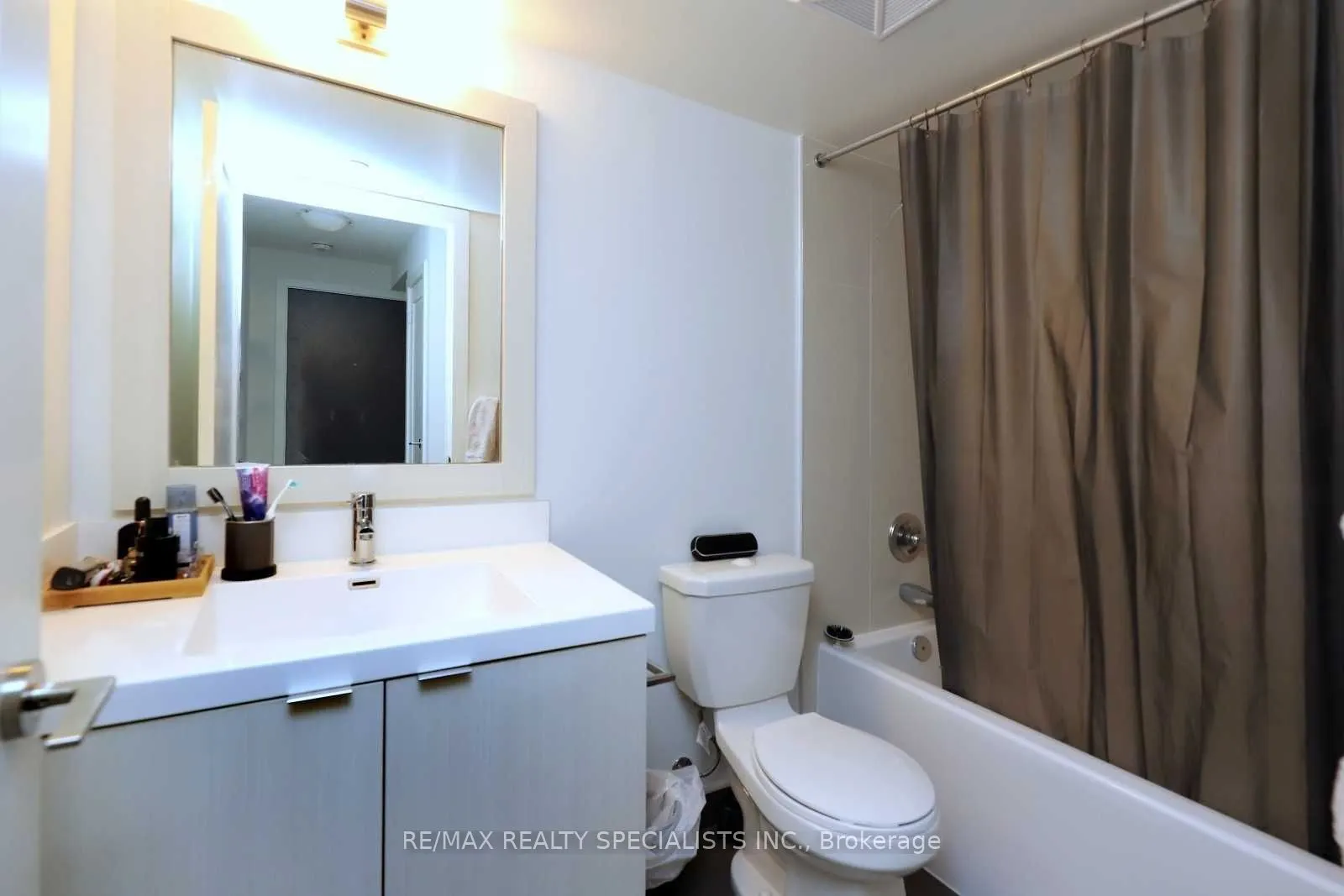 7 Mabelle Avenue, #506