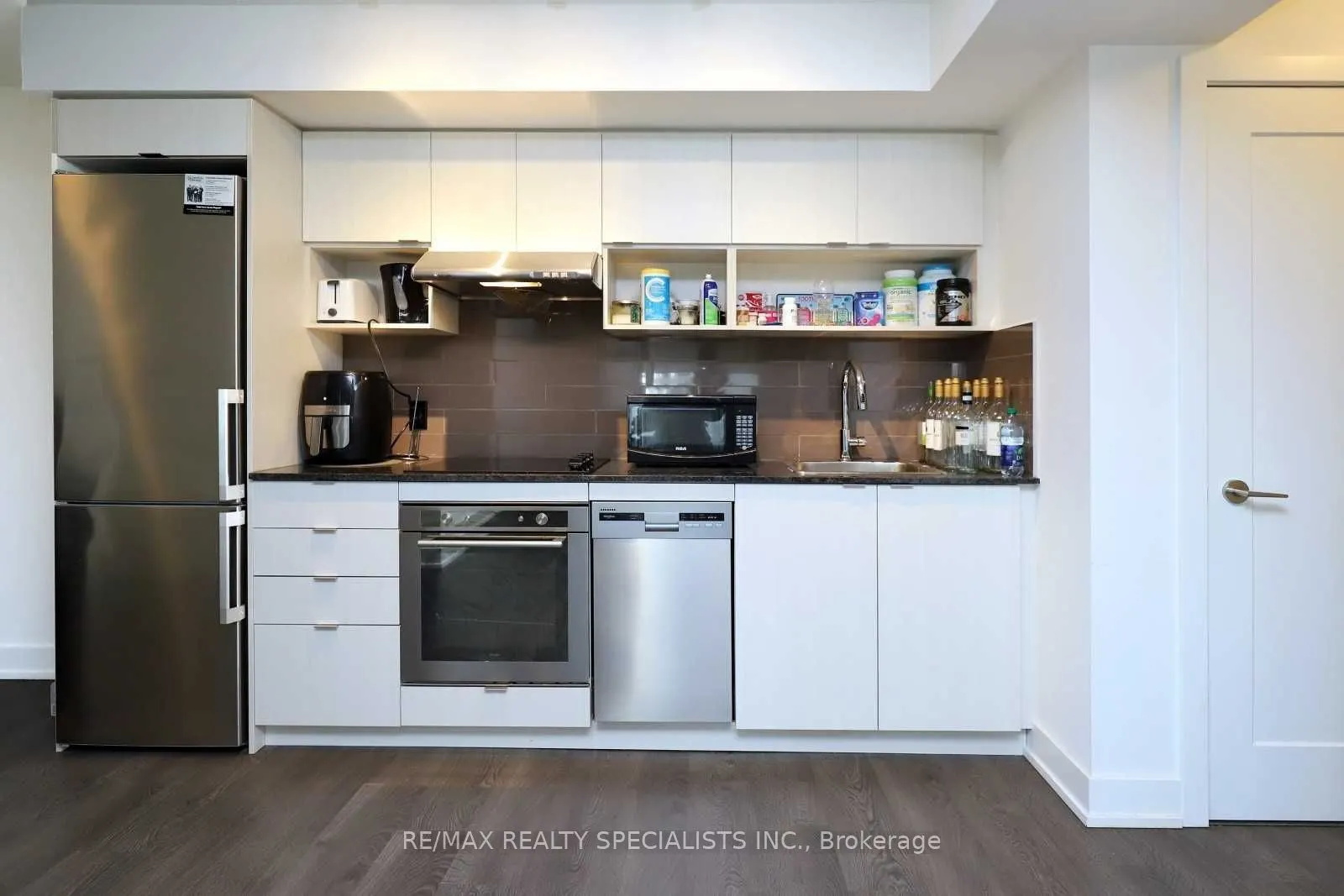 7 Mabelle Avenue, #506