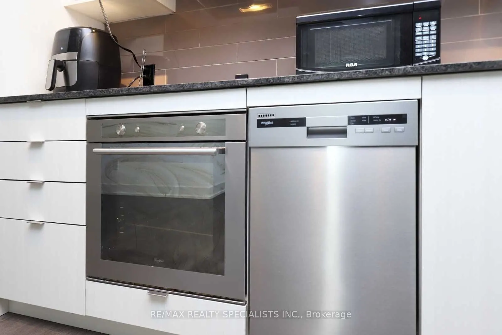 7 Mabelle Avenue, #506