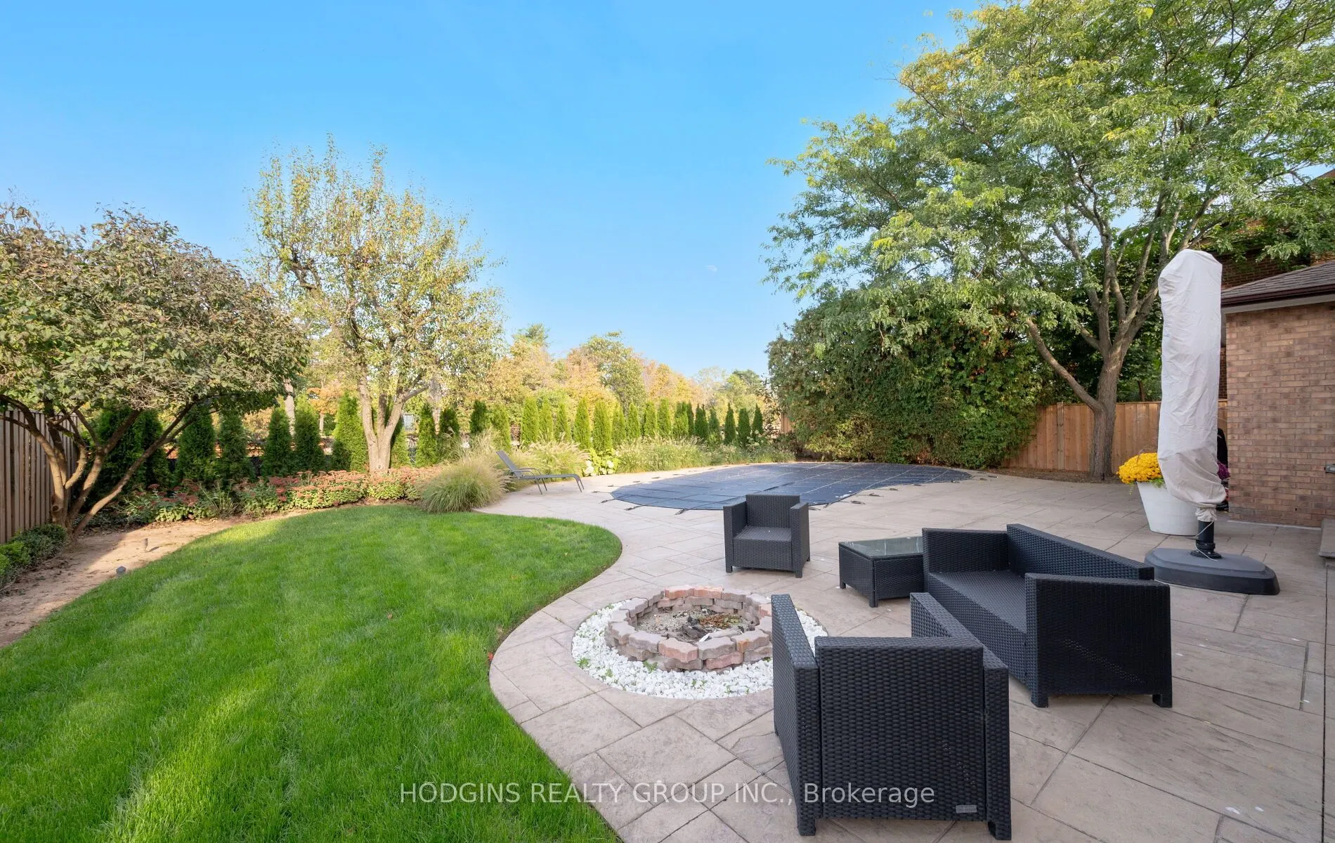 1726 Sherwood Forrest Circle