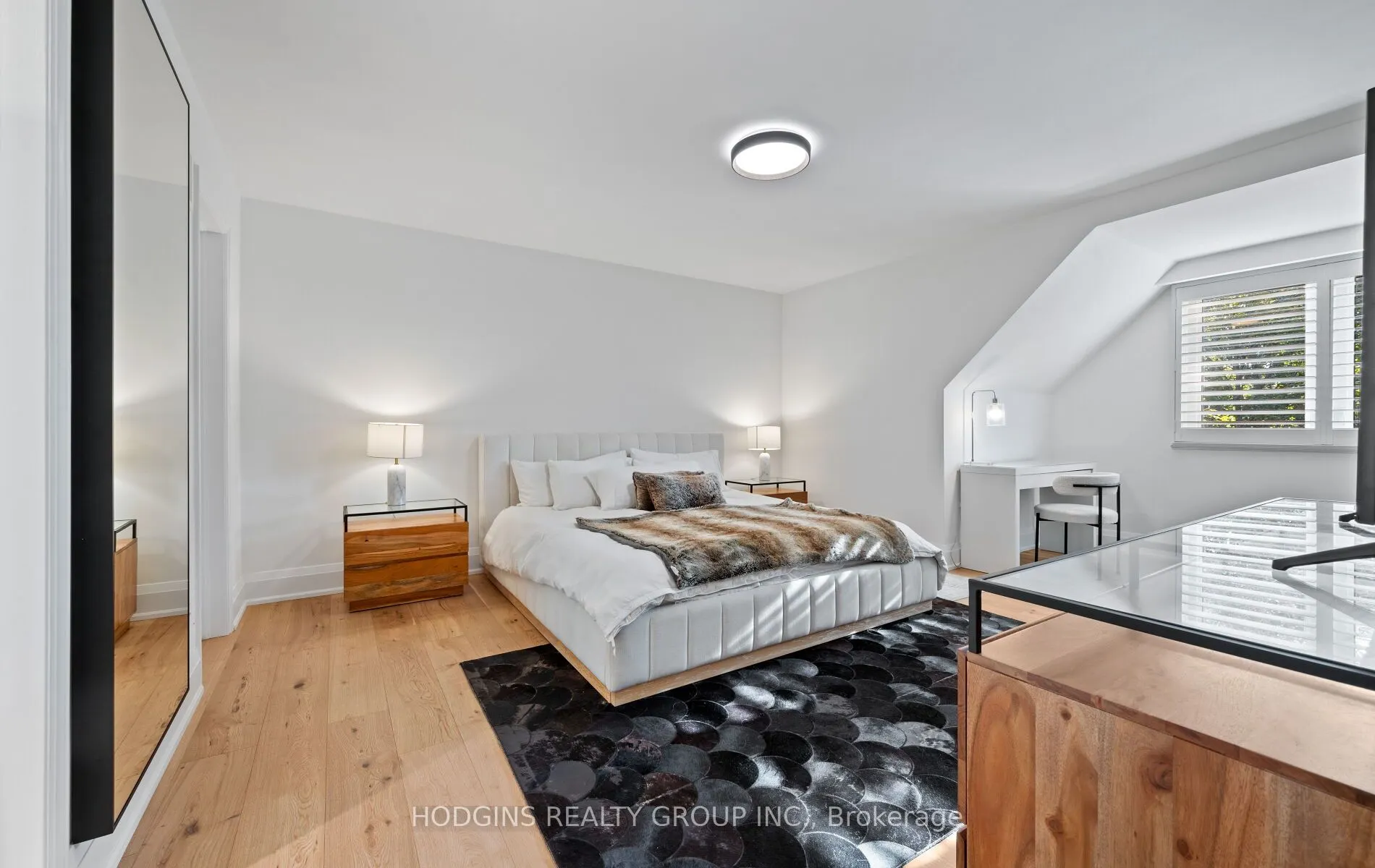 1726 Sherwood Forrest Circle