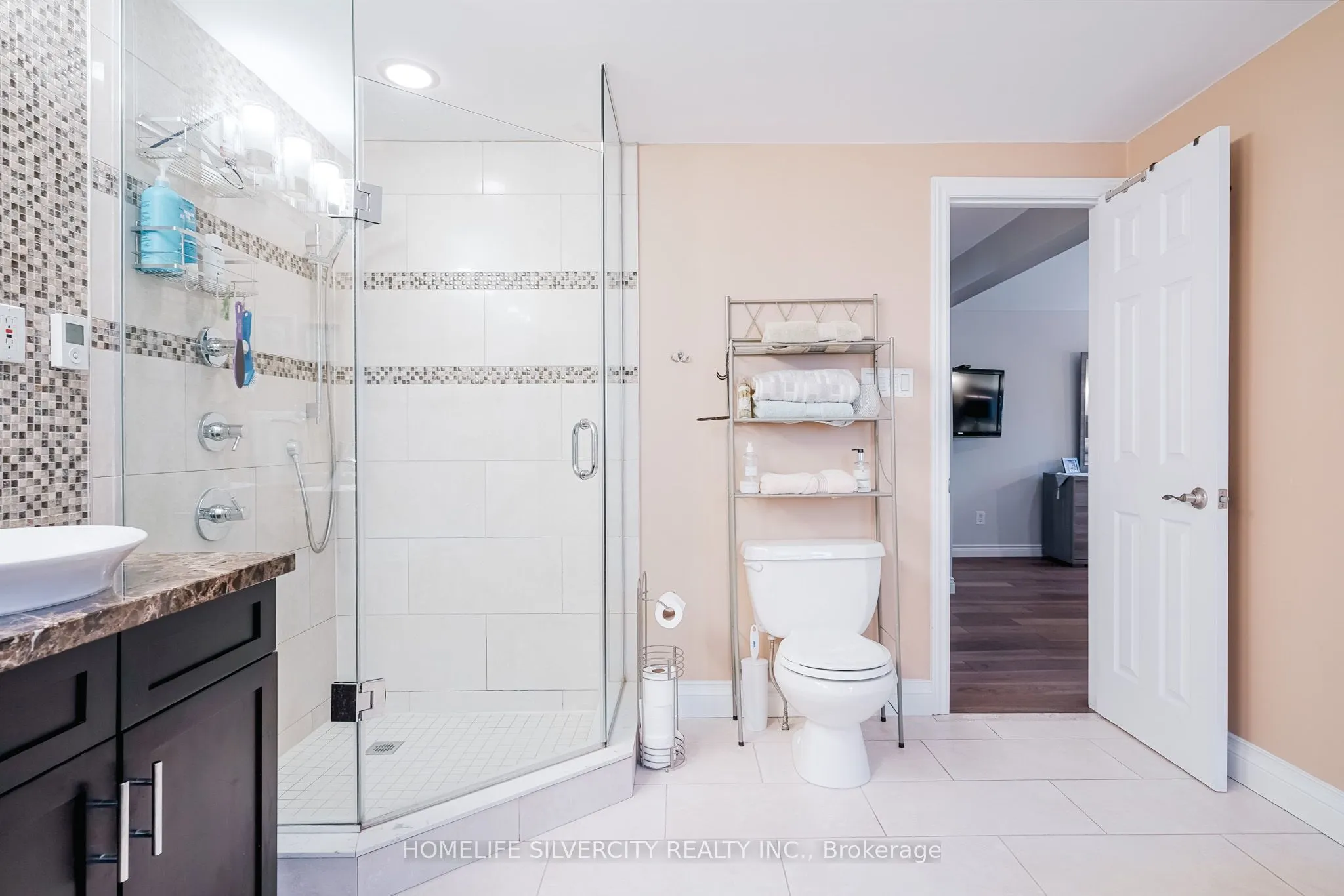 3216 Twin Oaks Crescent