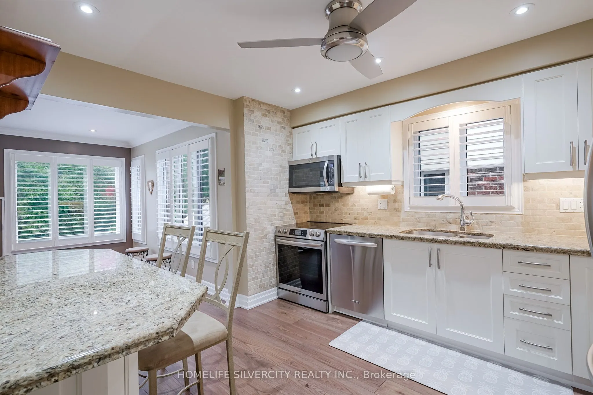 3216 Twin Oaks Crescent