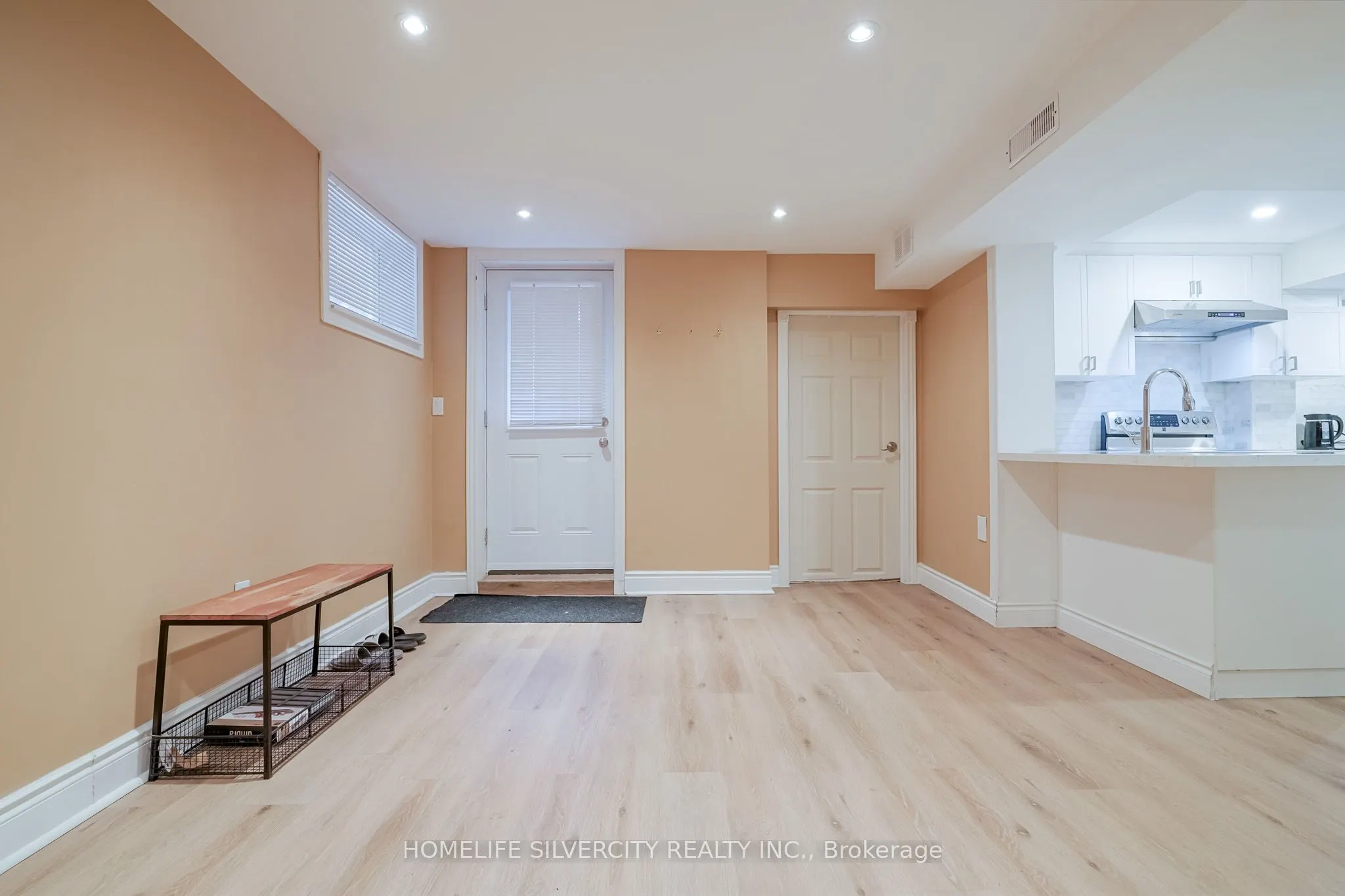 3216 Twin Oaks Crescent