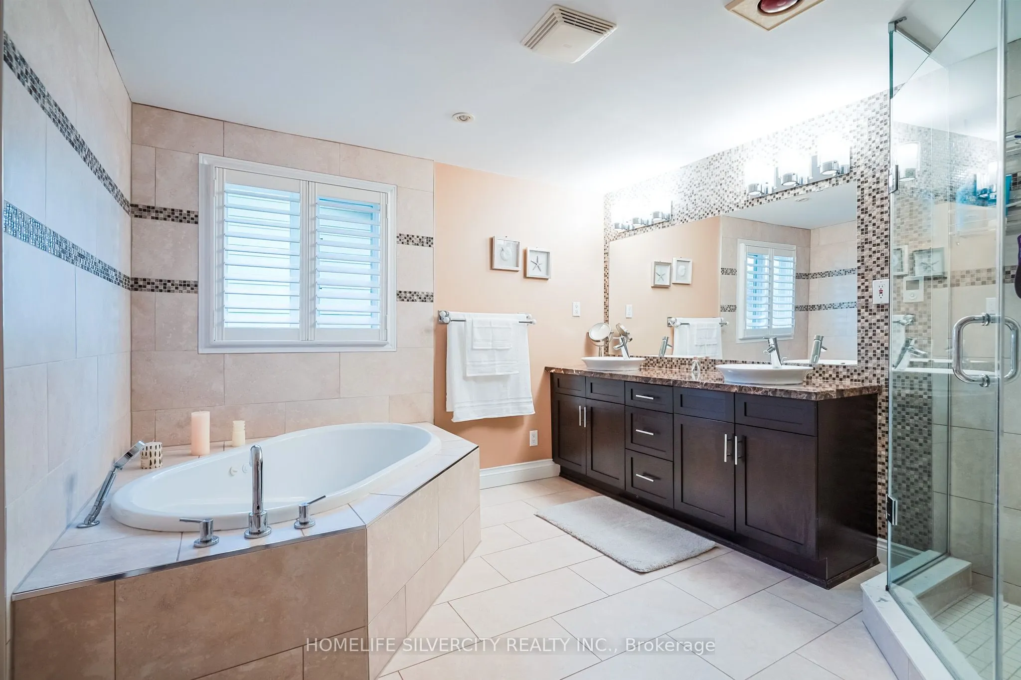 3216 Twin Oaks Crescent