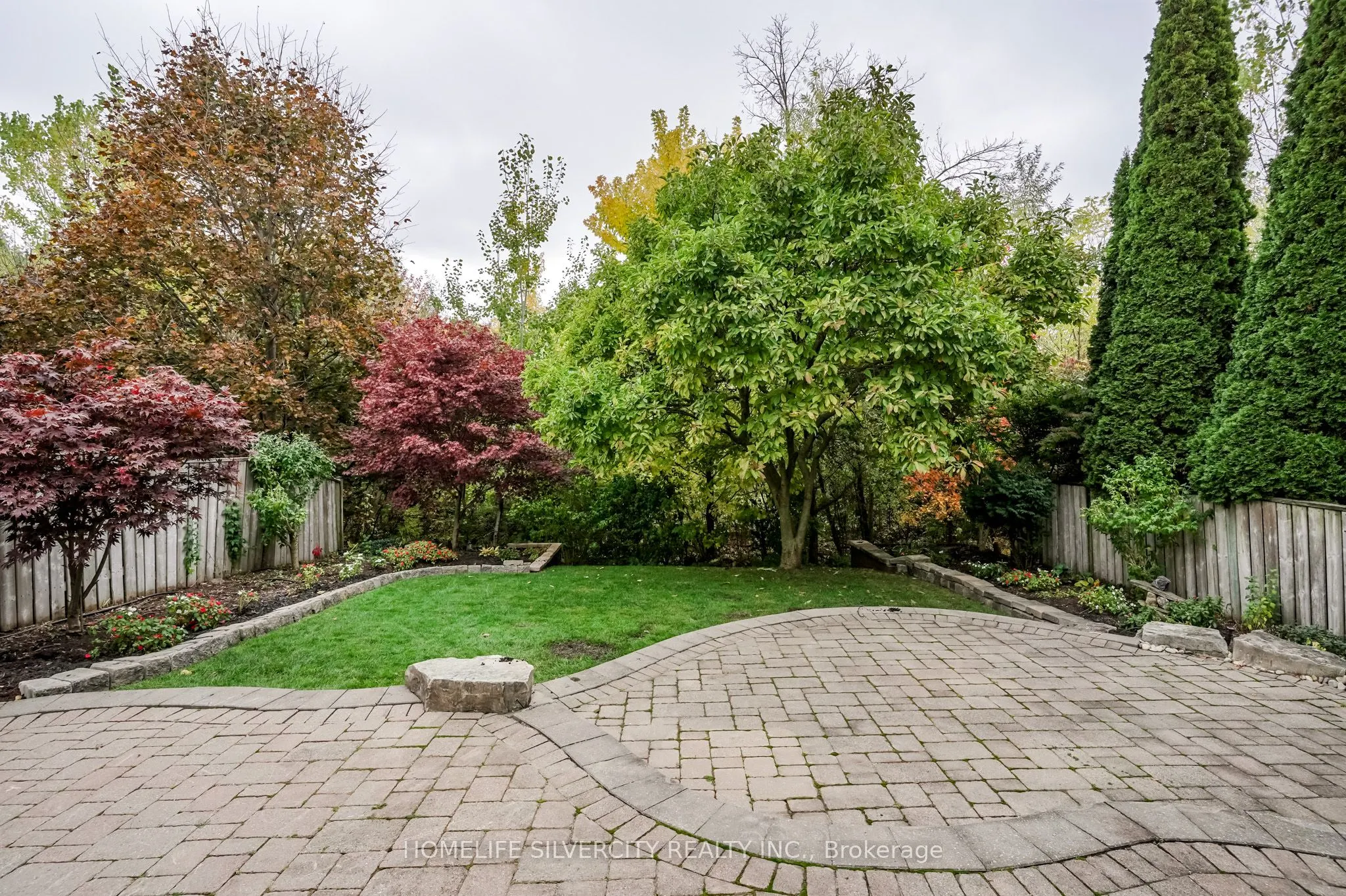 3216 Twin Oaks Crescent