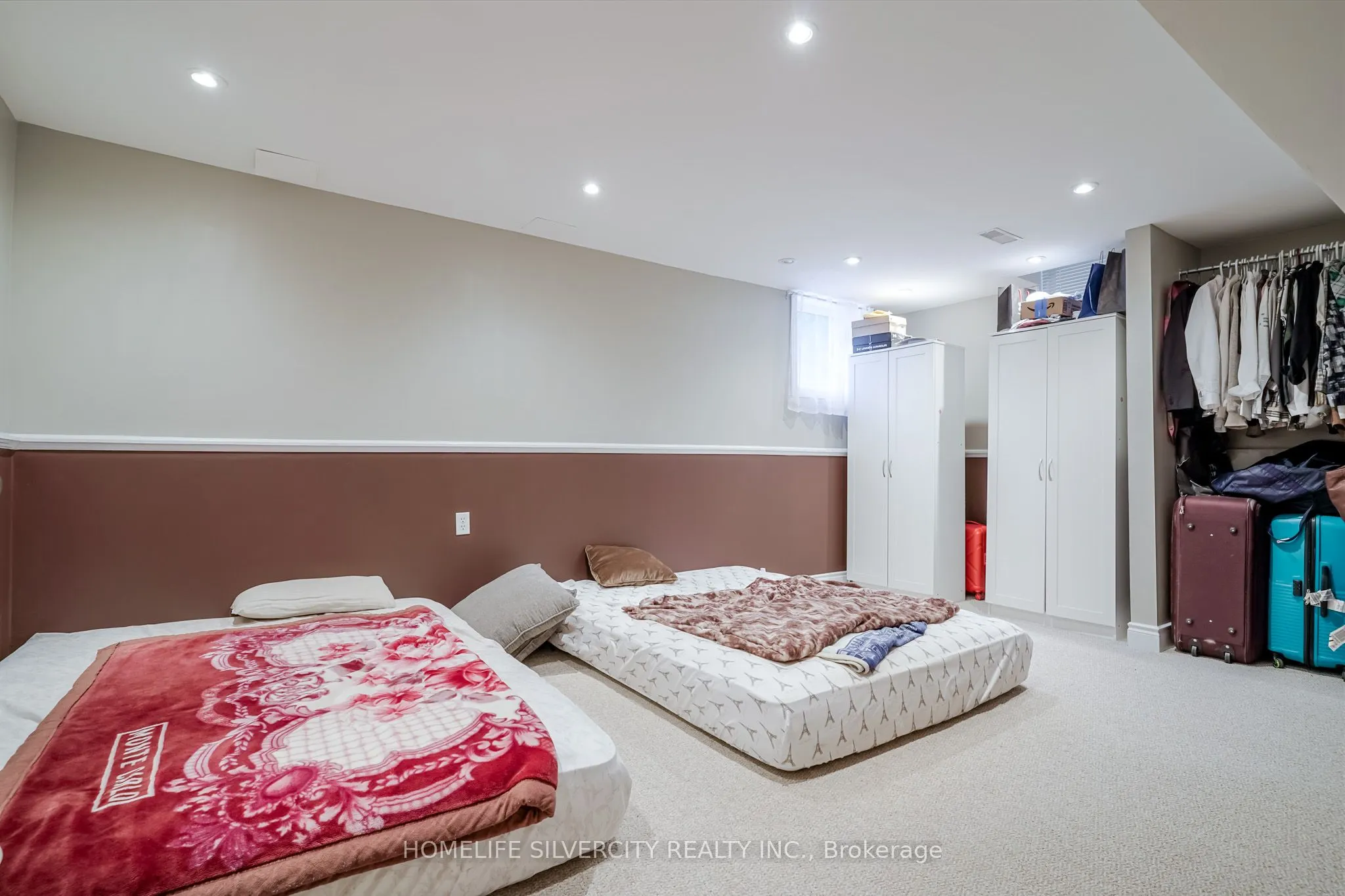 3216 Twin Oaks Crescent