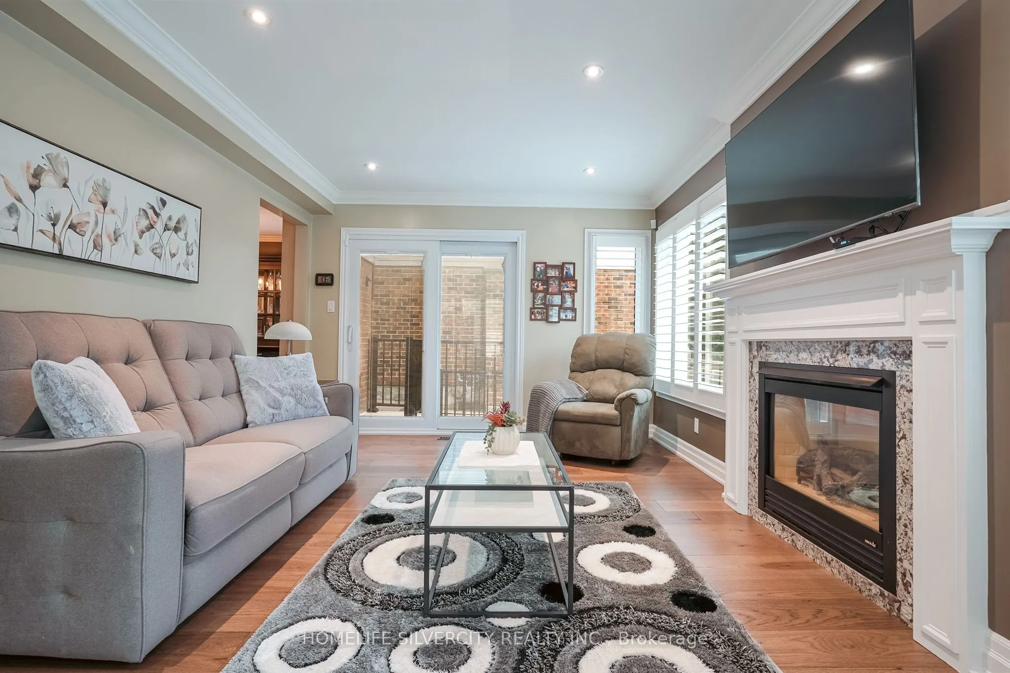 3216 Twin Oaks Crescent