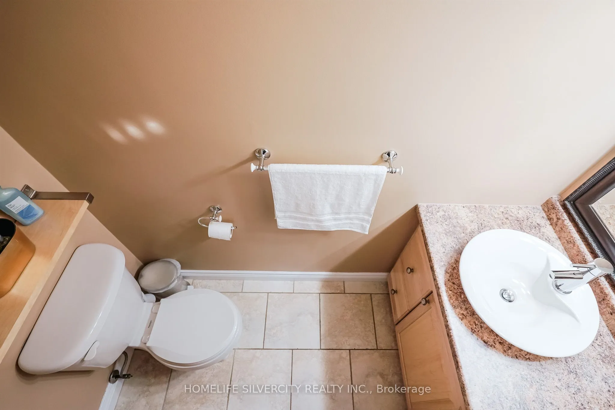 3216 Twin Oaks Crescent