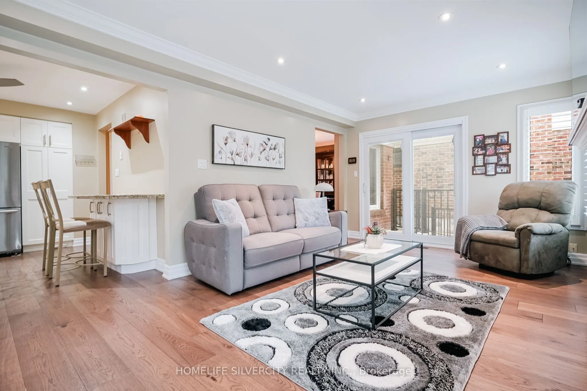 3216 Twin Oaks Crescent