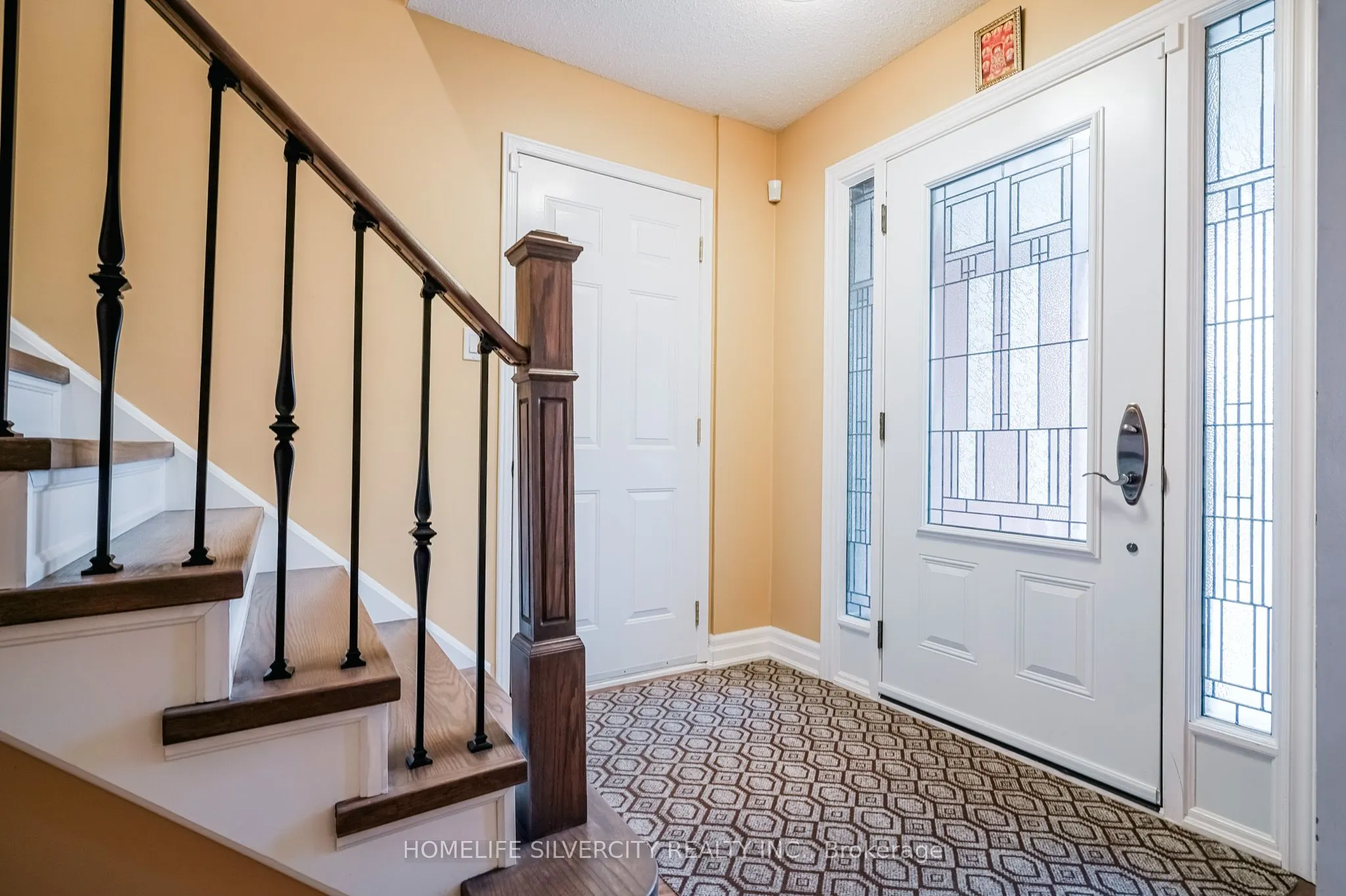 3216 Twin Oaks Crescent