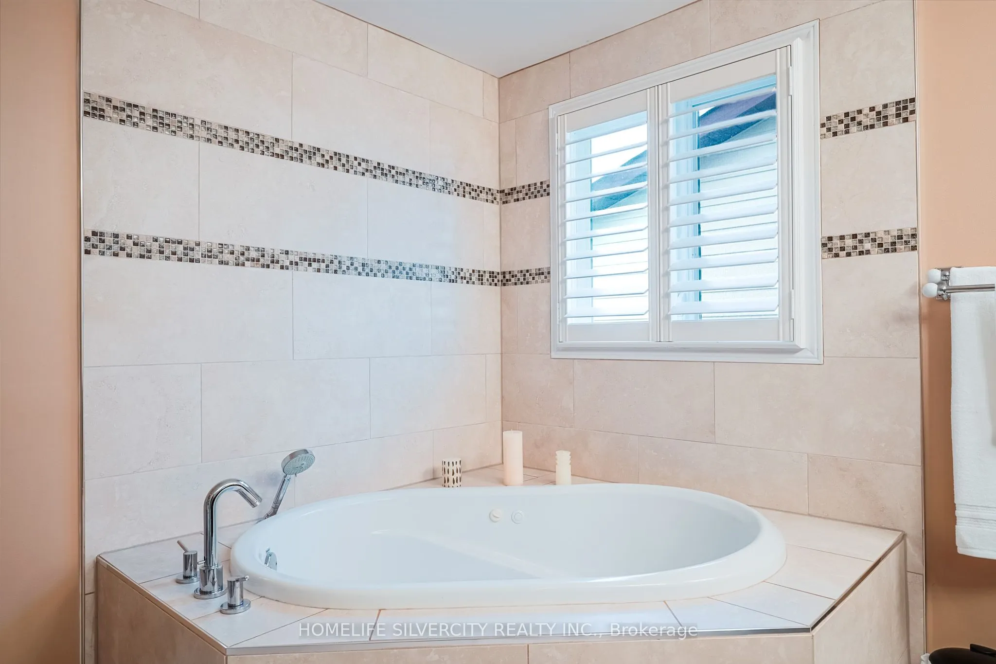 3216 Twin Oaks Crescent