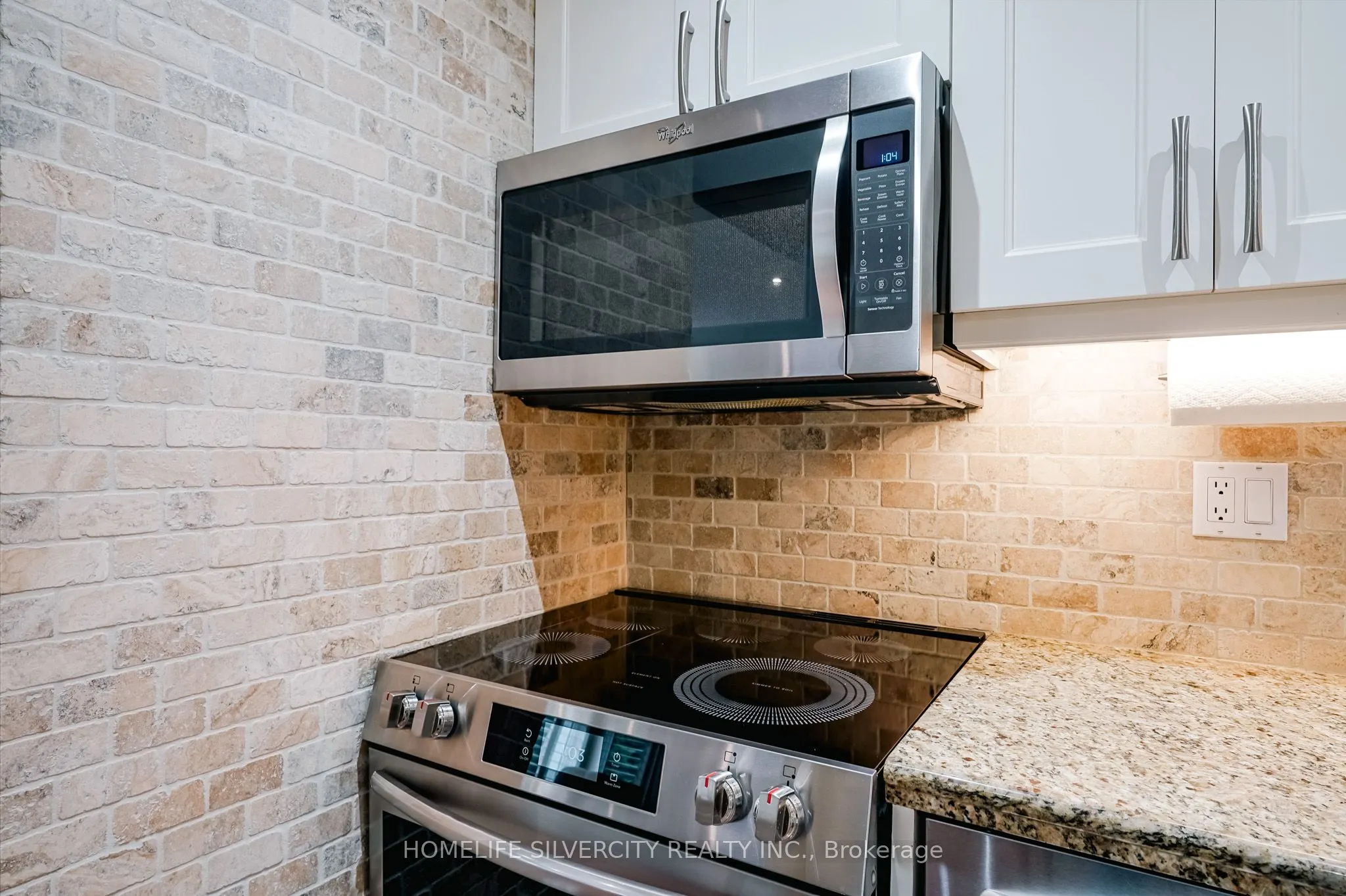 3216 Twin Oaks Crescent