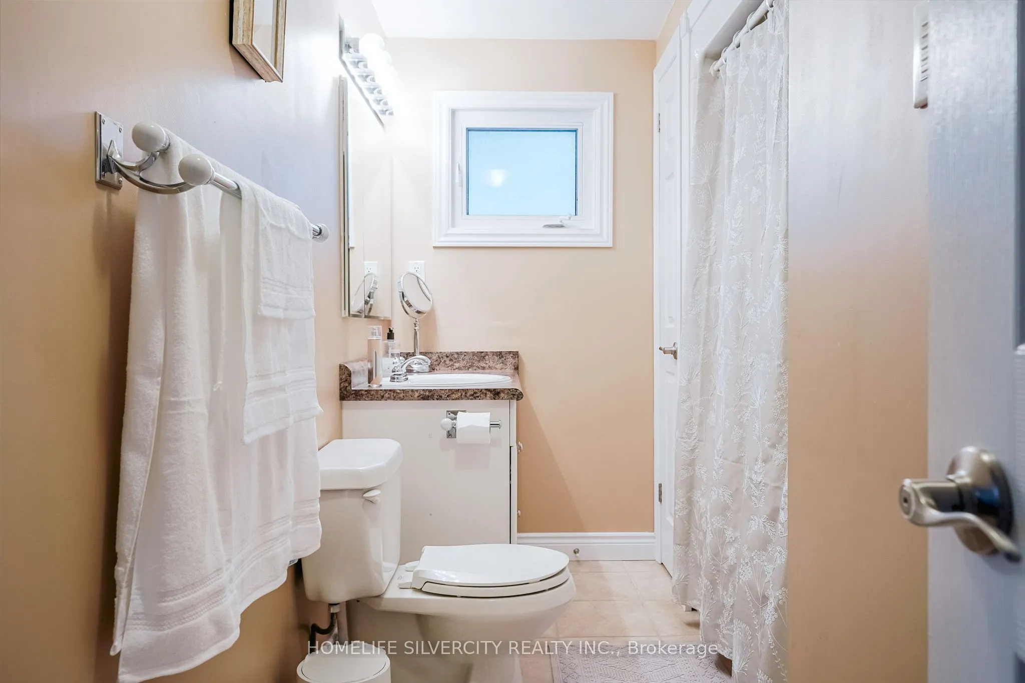 3216 Twin Oaks Crescent