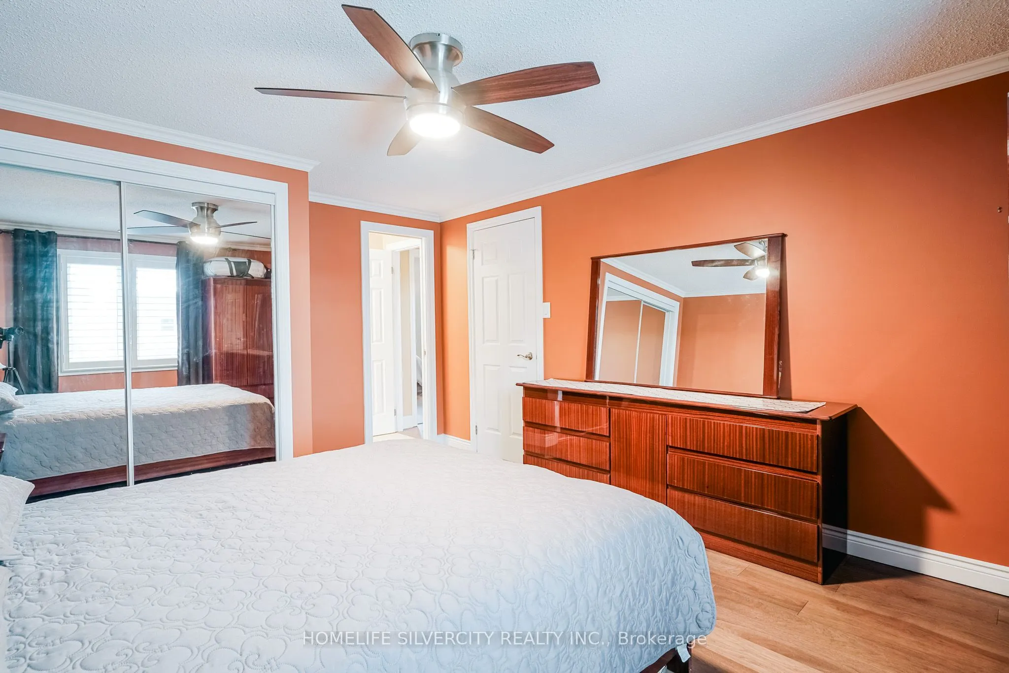 3216 Twin Oaks Crescent