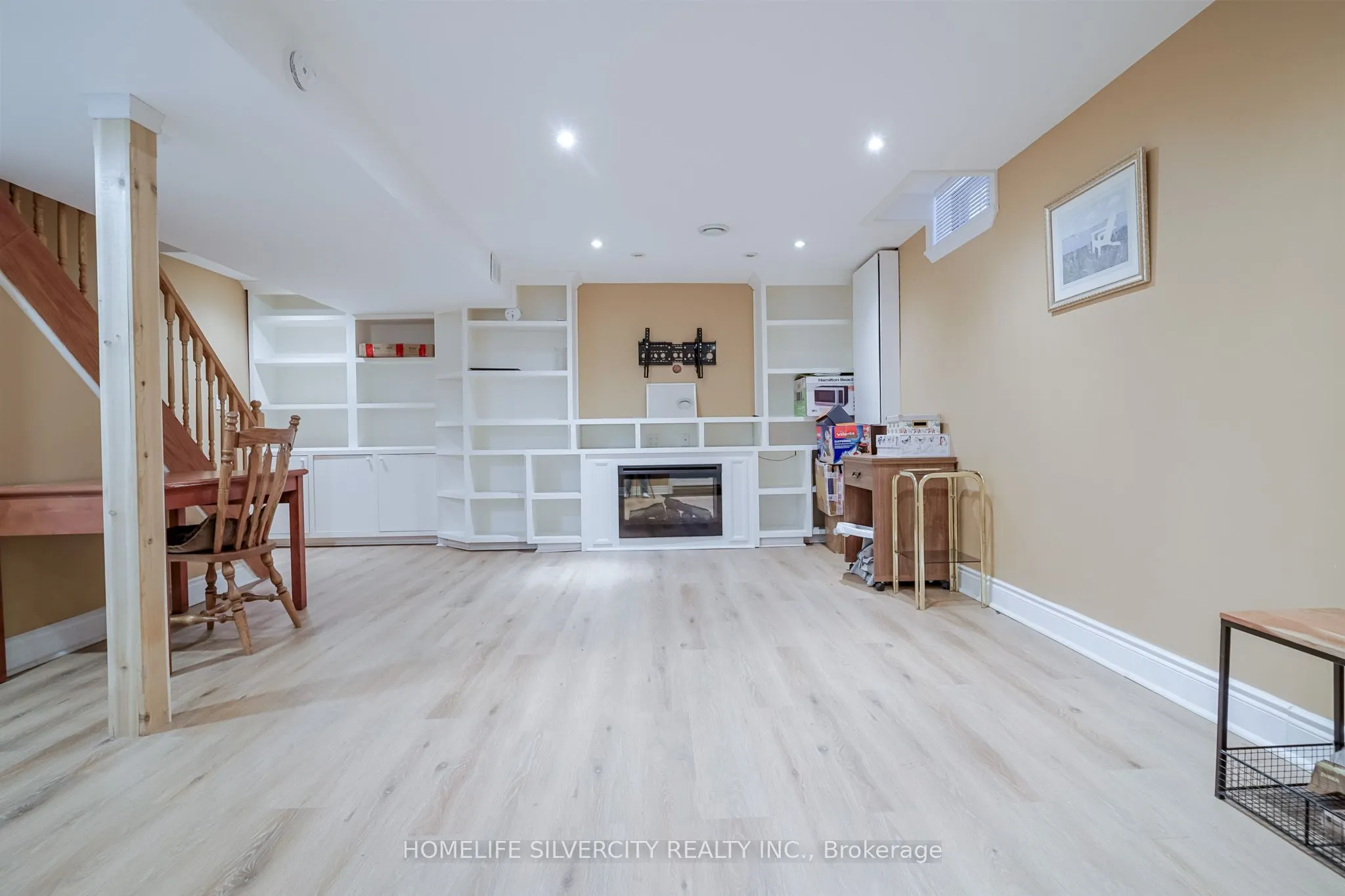 3216 Twin Oaks Crescent