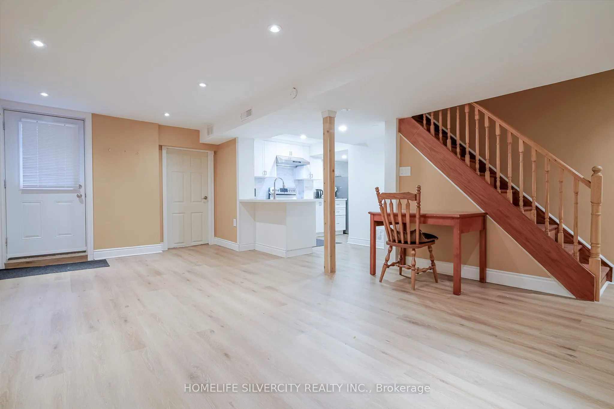 3216 Twin Oaks Crescent