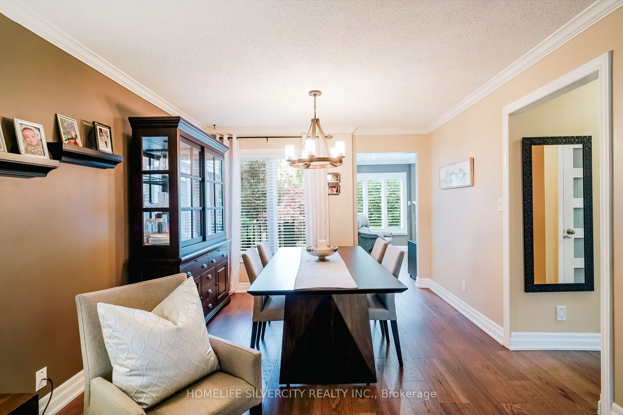 3216 Twin Oaks Crescent