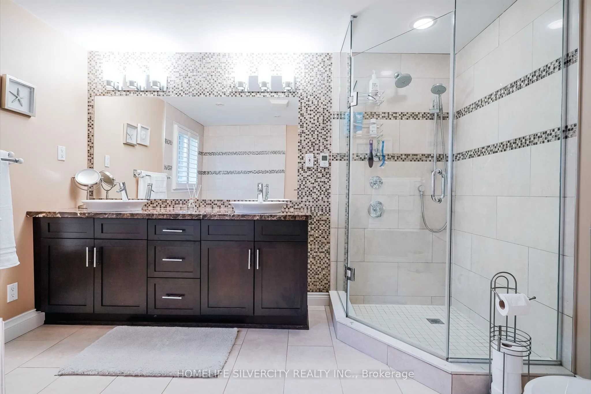 3216 Twin Oaks Crescent