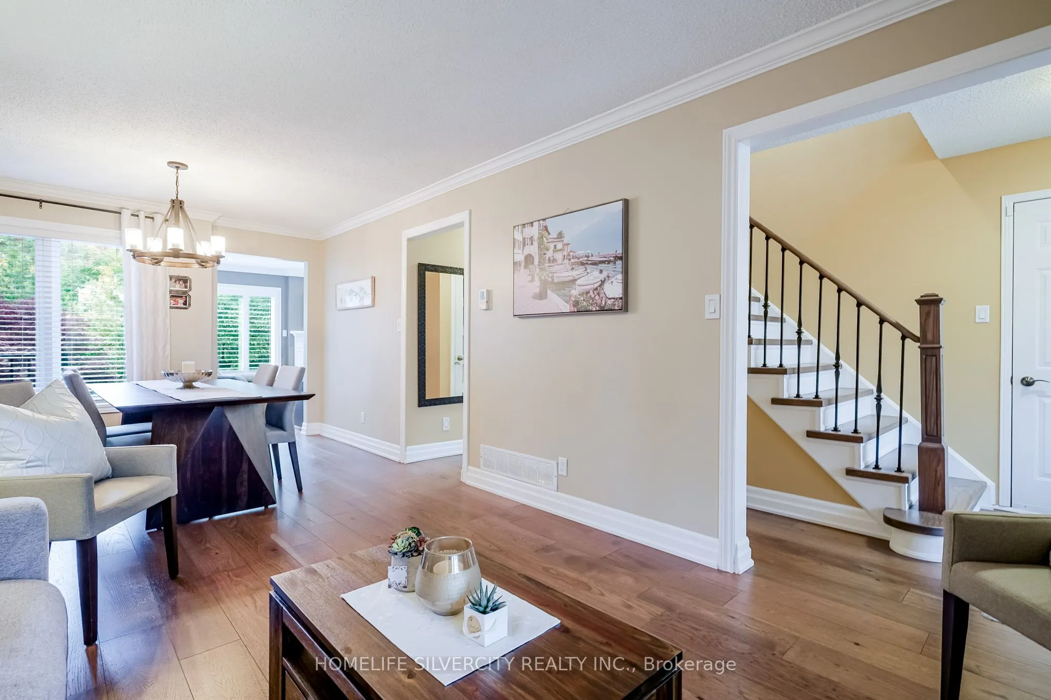 3216 Twin Oaks Crescent