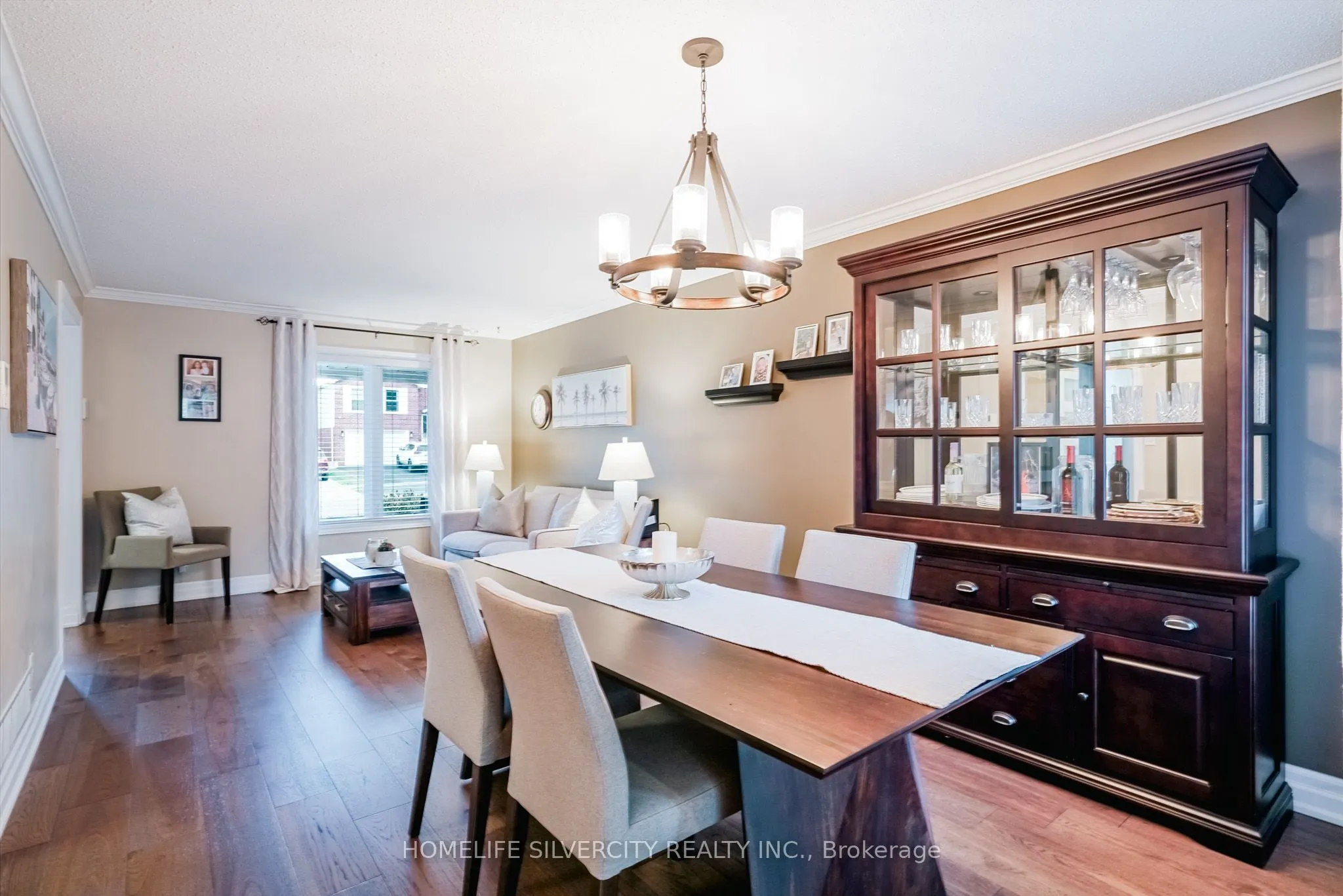 3216 Twin Oaks Crescent