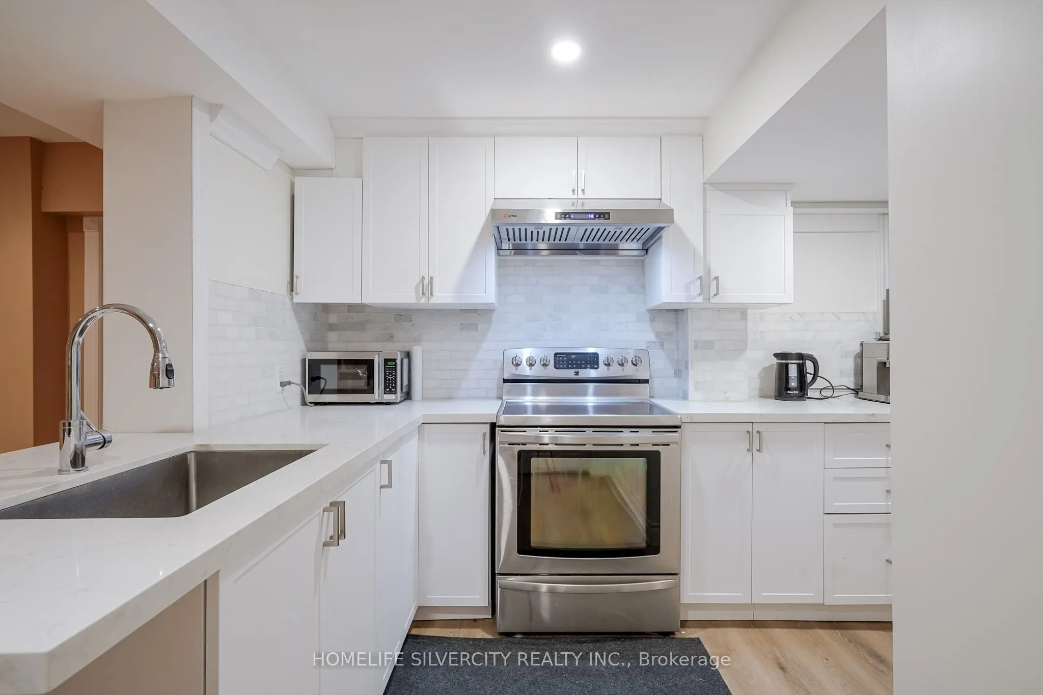 3216 Twin Oaks Crescent