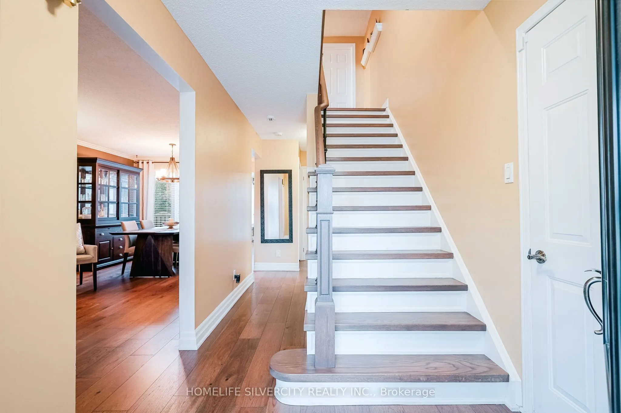 3216 Twin Oaks Crescent