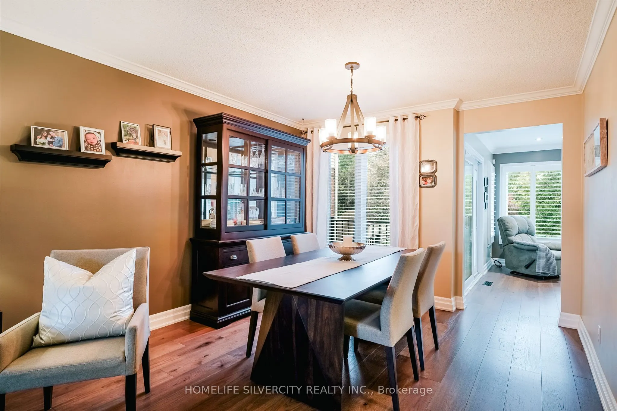 3216 Twin Oaks Crescent