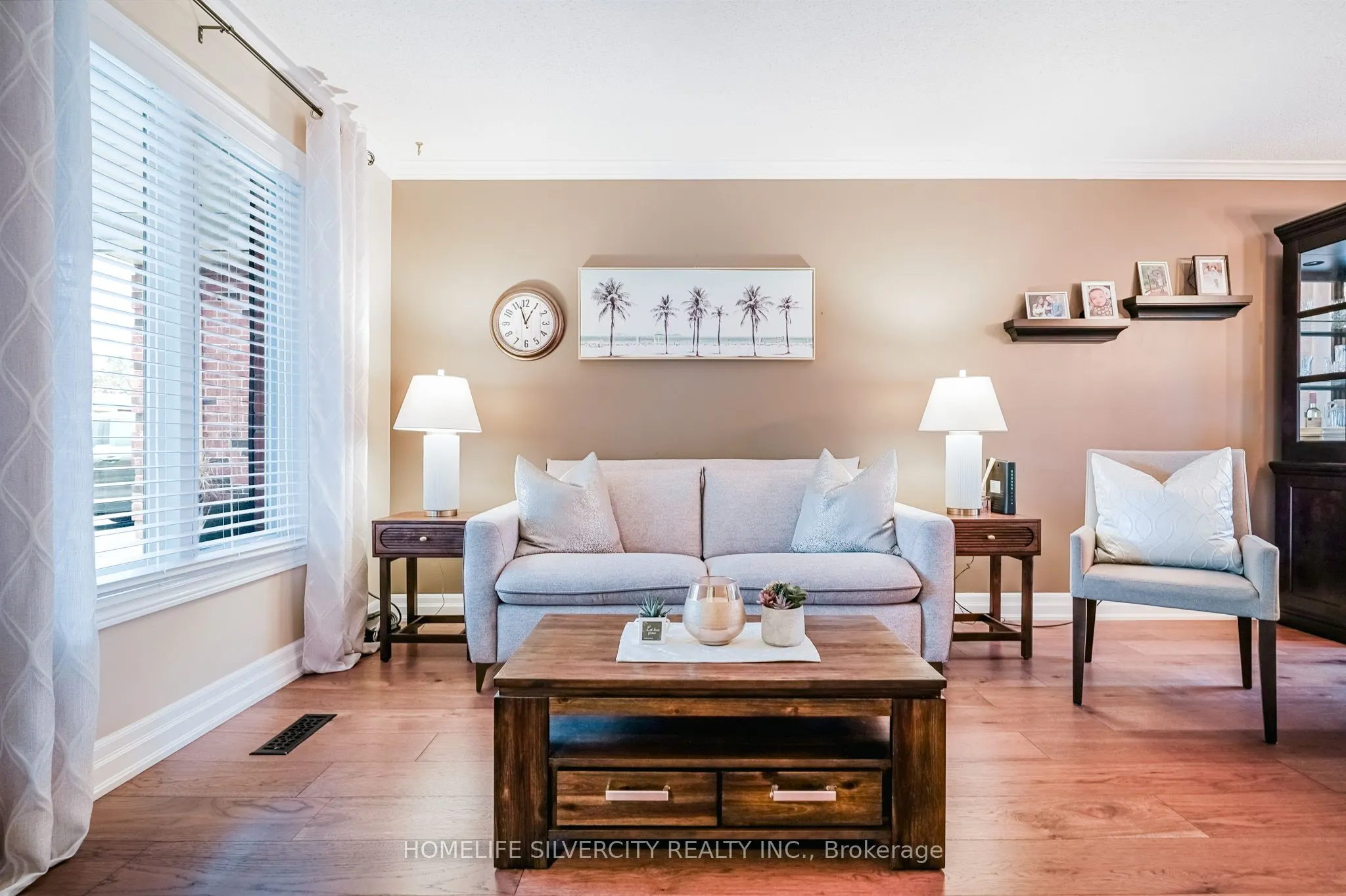 3216 Twin Oaks Crescent