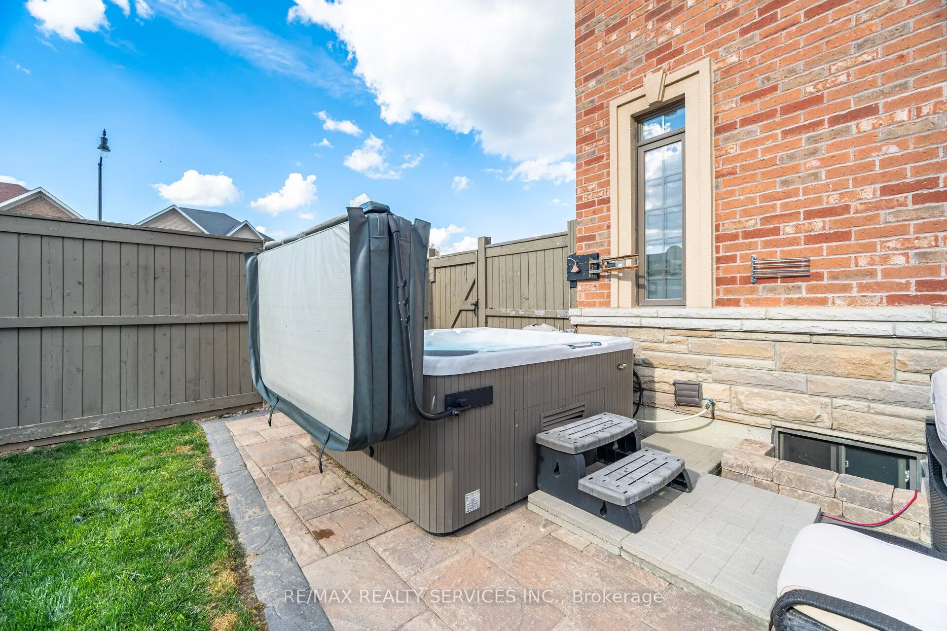 333 Remembrance Road