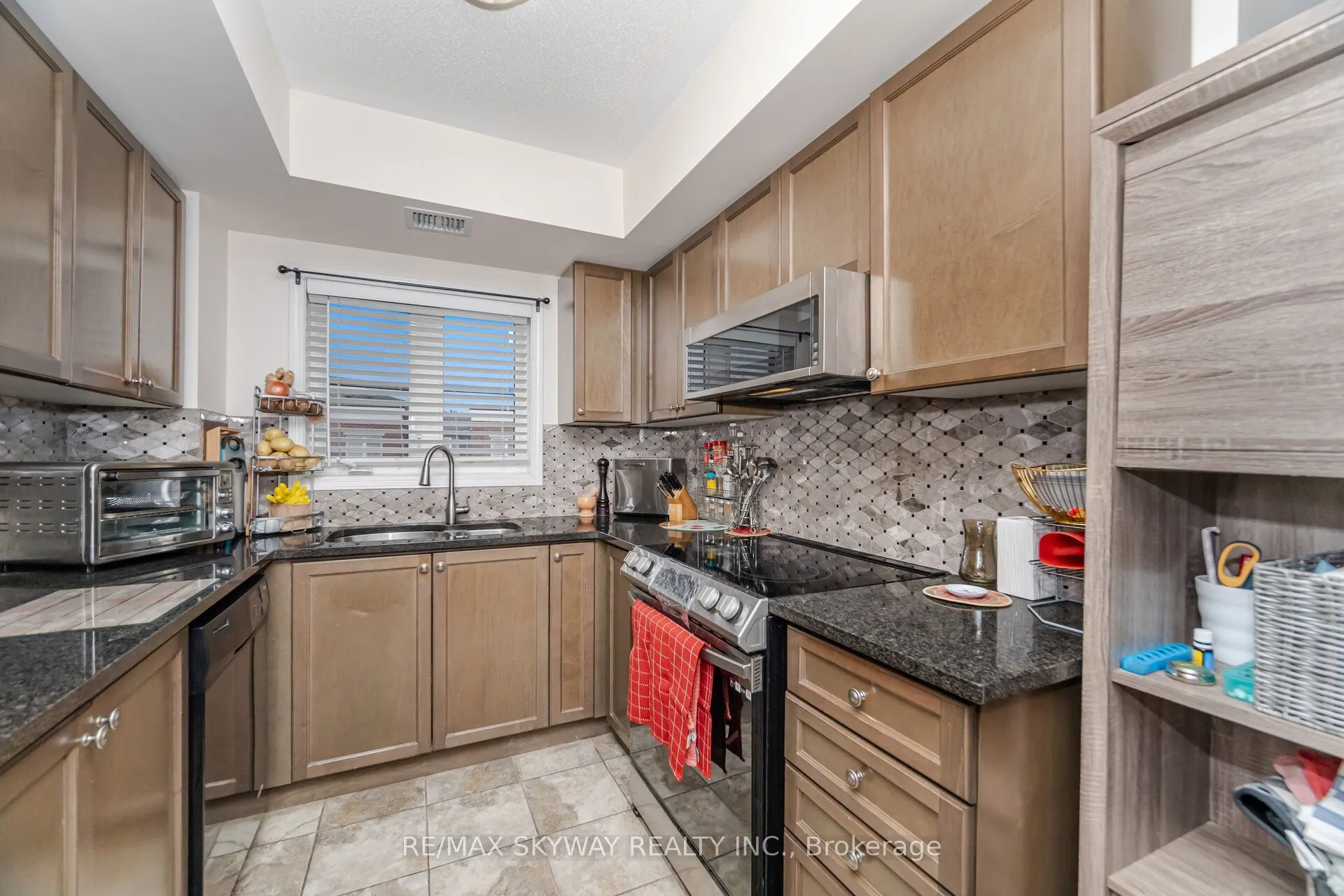 60 Baycliffe Crescent