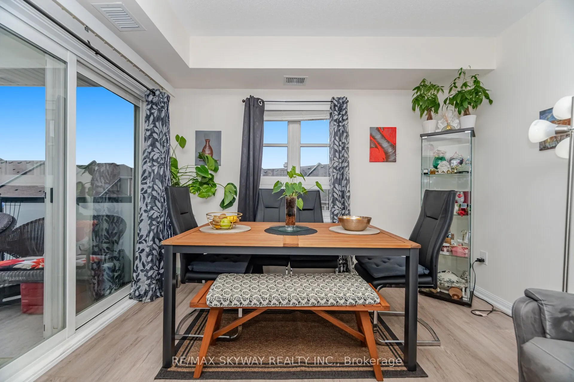 60 Baycliffe Crescent