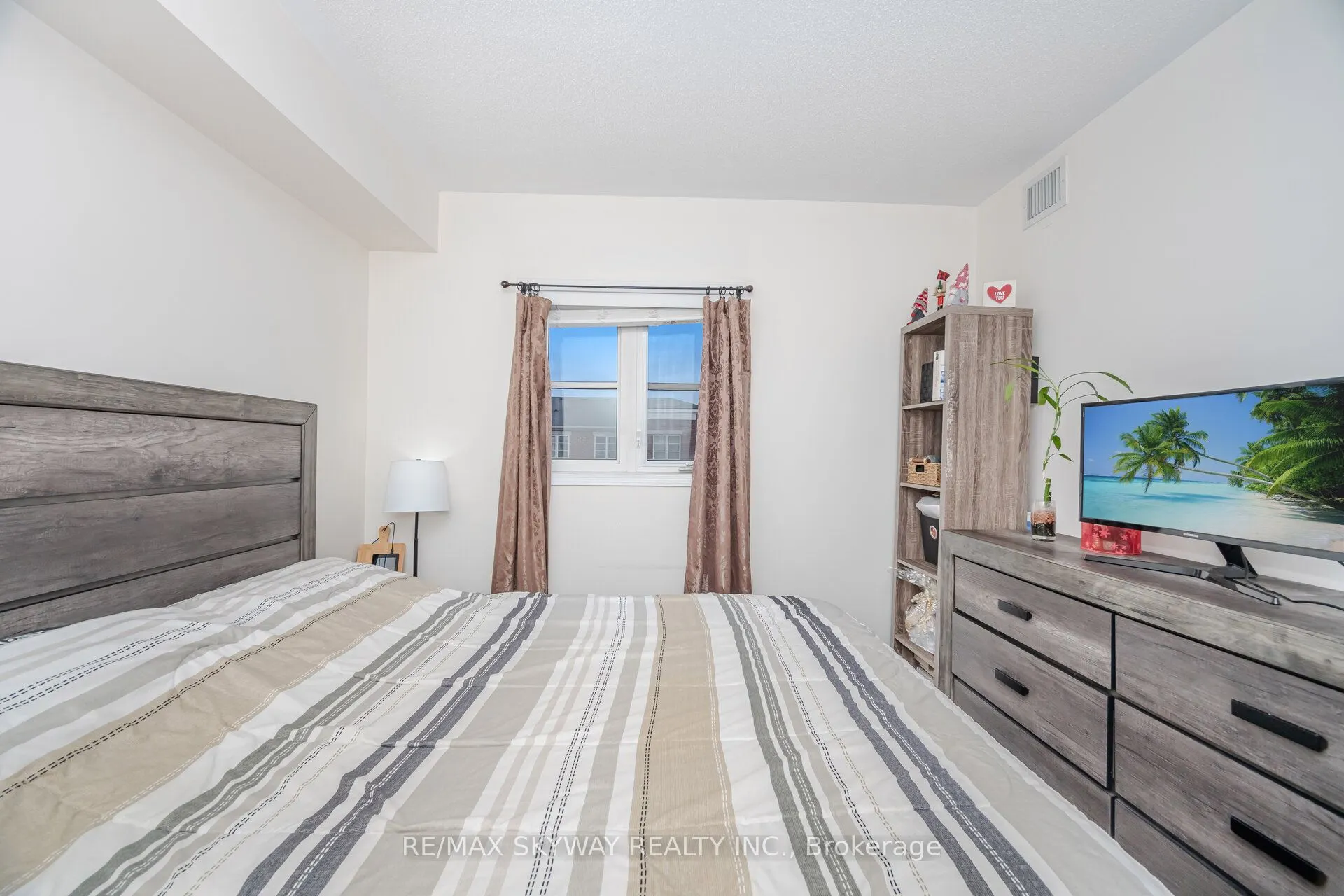 60 Baycliffe Crescent