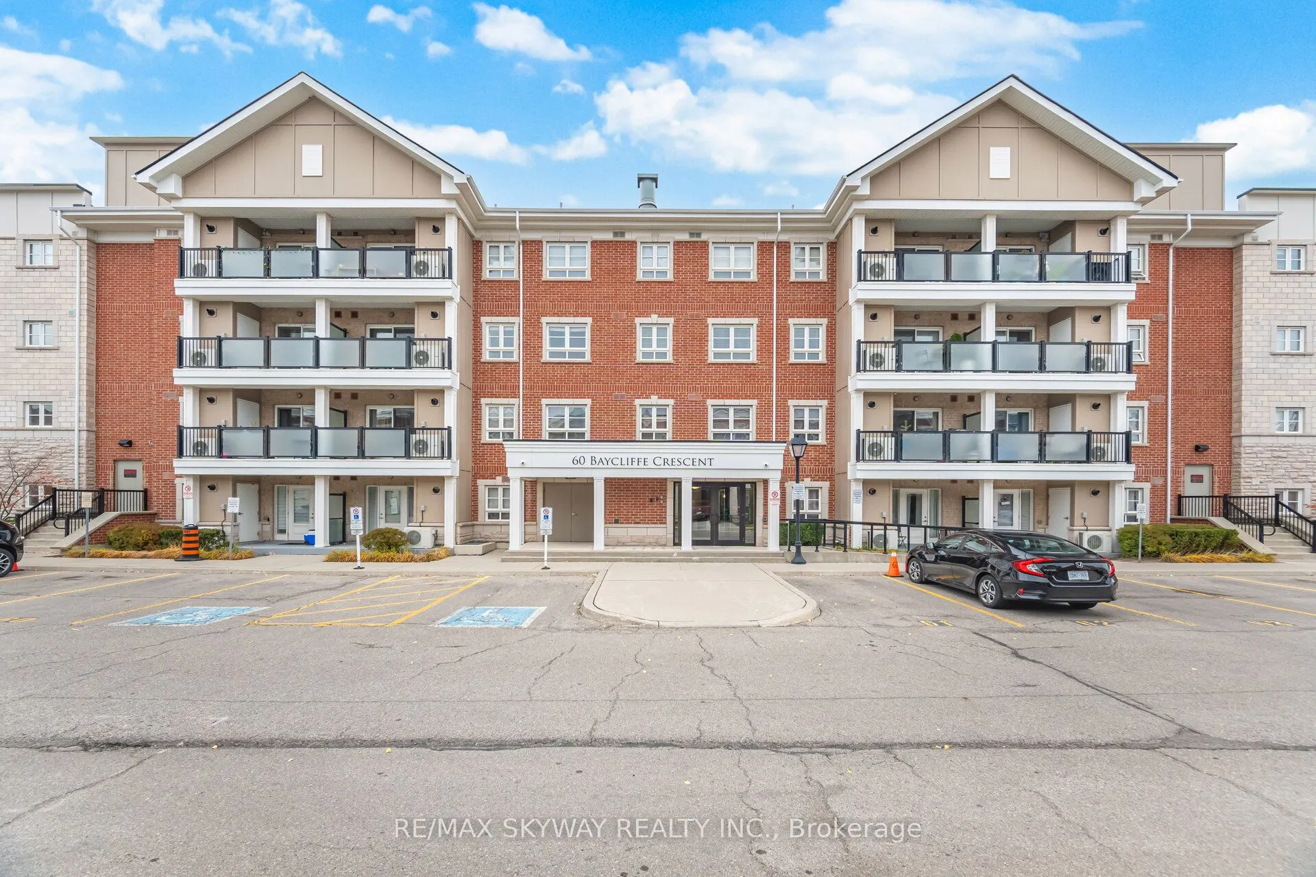 60 Baycliffe Crescent