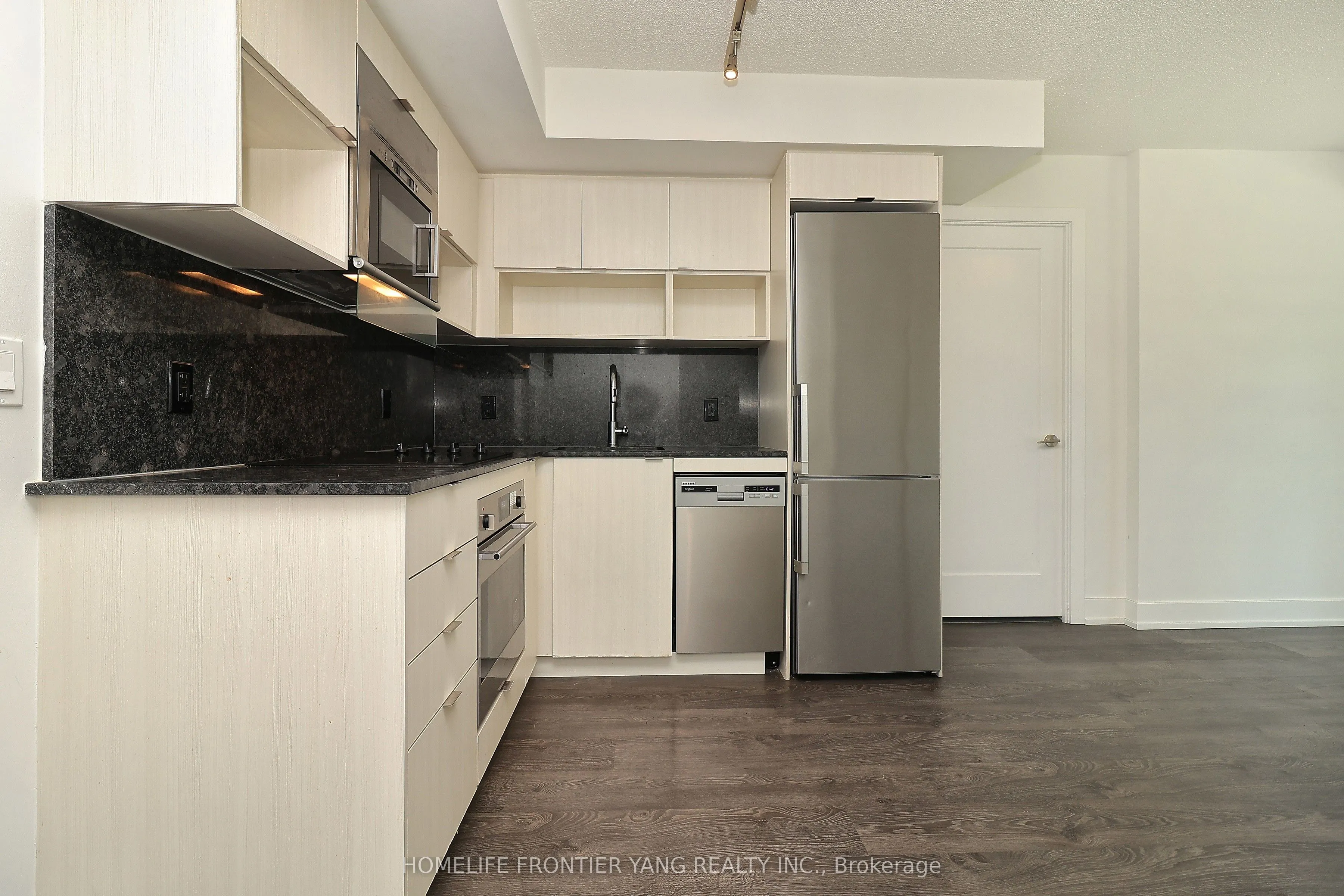 7 Mabelle Avenue, #501